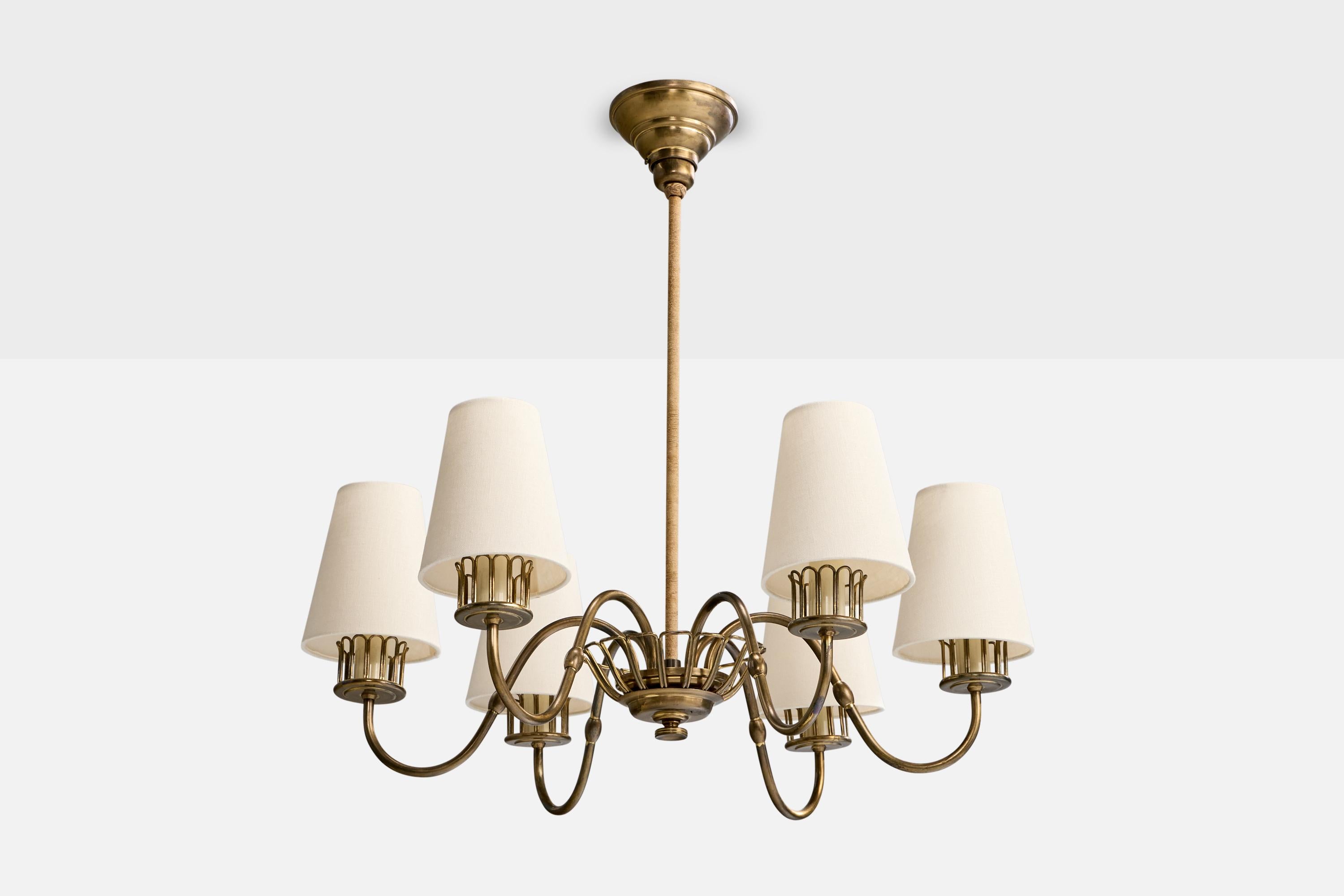 Lustre en laiton, cordon beige, bakélite blanc cassé et tissu, probablement conçu et produit au Danemark, vers les années 1930.

Dimensions globales (pouces) : 26.5 