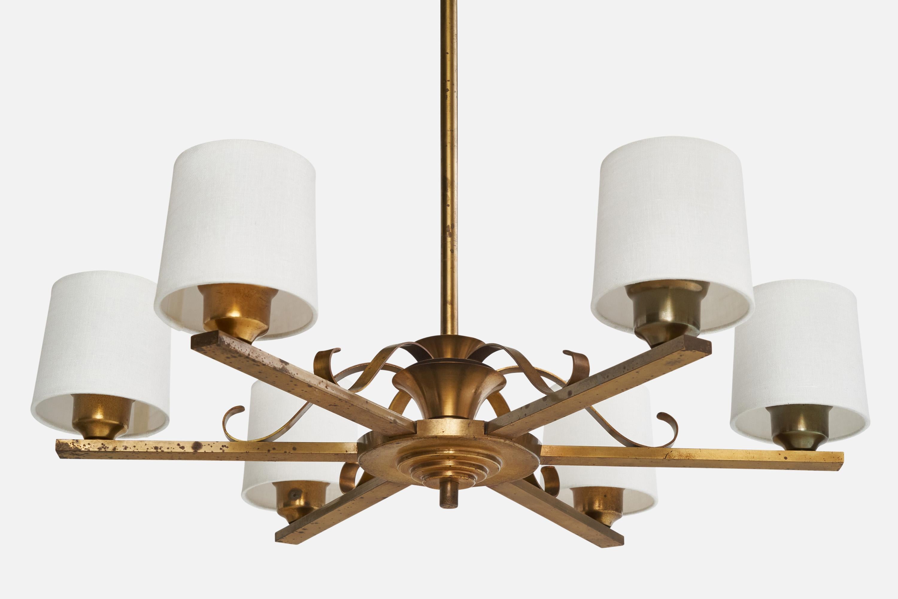 Metà XX secolo Designer danese, lampadario, ottone, tessuto, Danimarca, anni '1930 in vendita