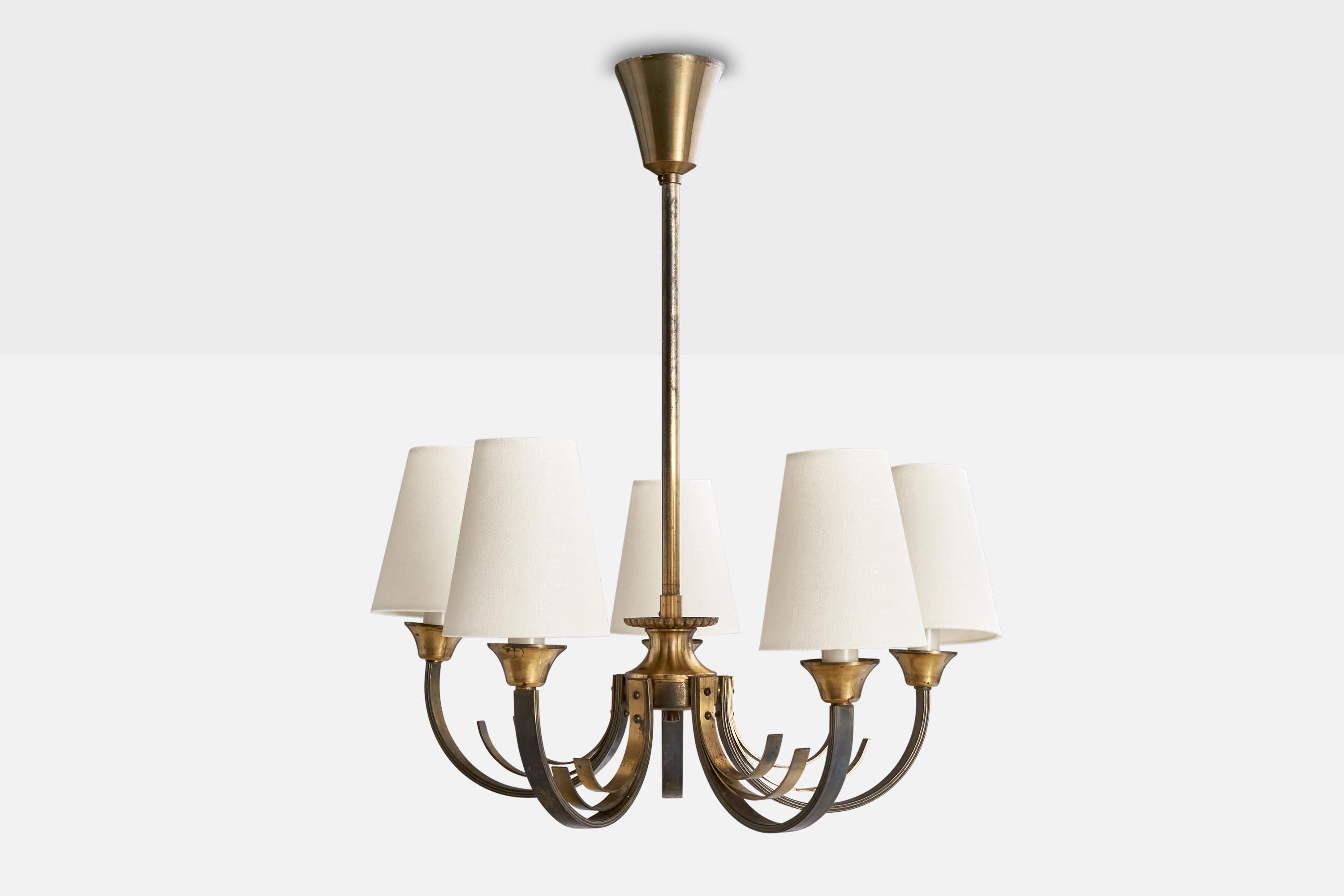 Scandinavo moderno Designer danese, lampadario, ottone, tessuto, Danimarca, anni '40 in vendita