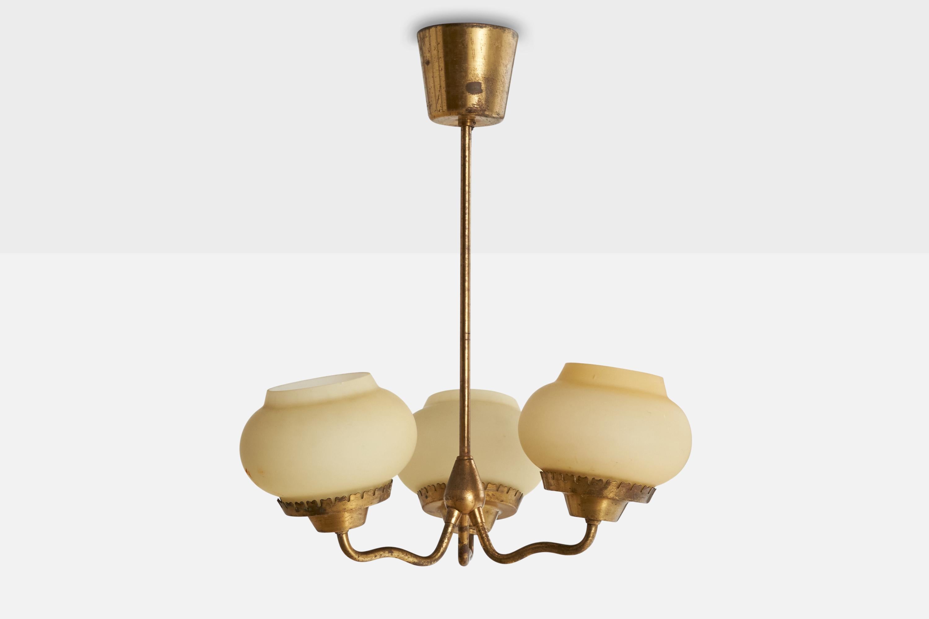 Scandinavo moderno Designer danese, lampadario, ottone, vetro, Danimarca, anni '40 in vendita