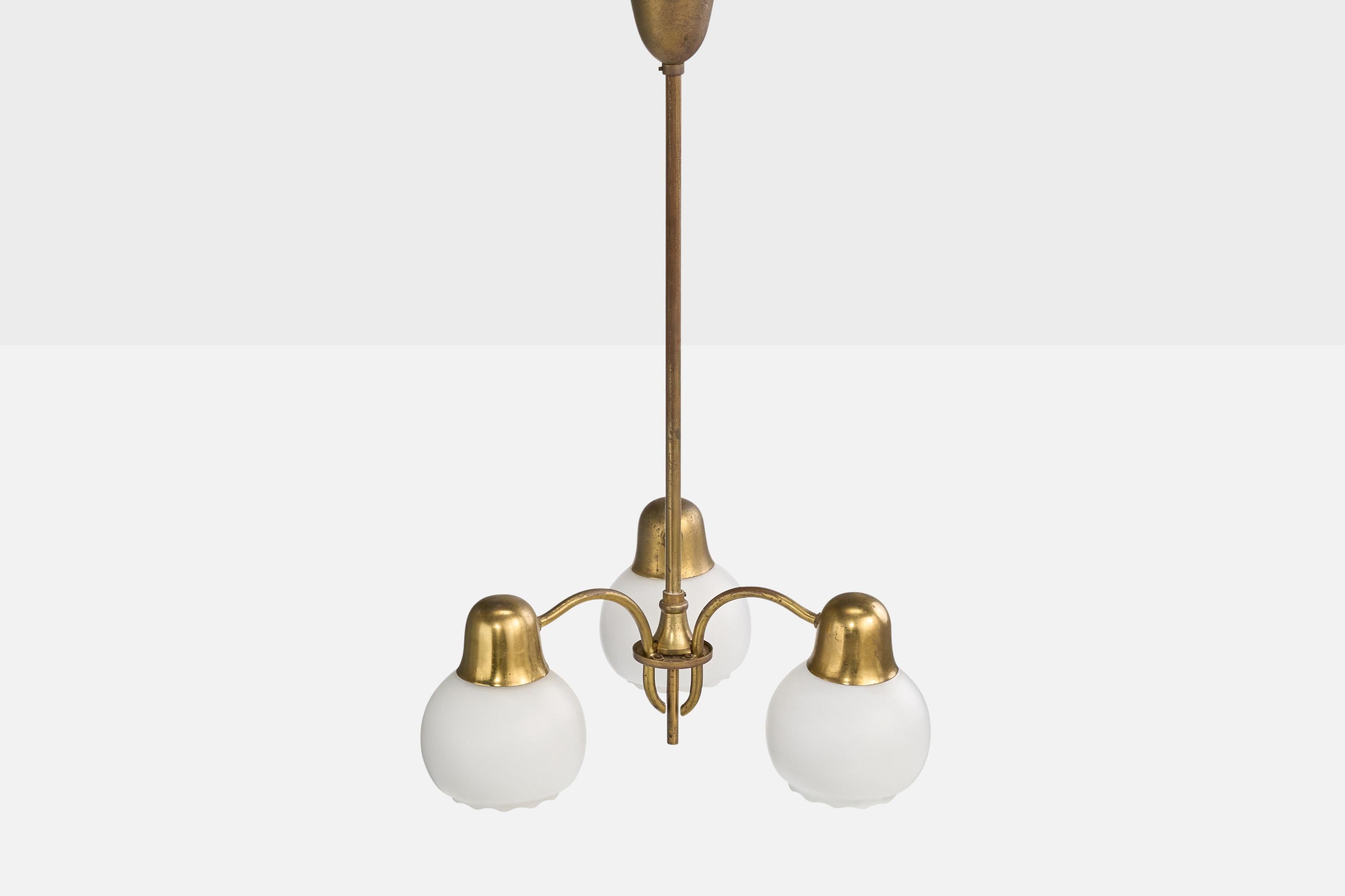 Designer danois, lustre, laiton, verre, Danemark, années 1940 Bon état - En vente à High Point, NC