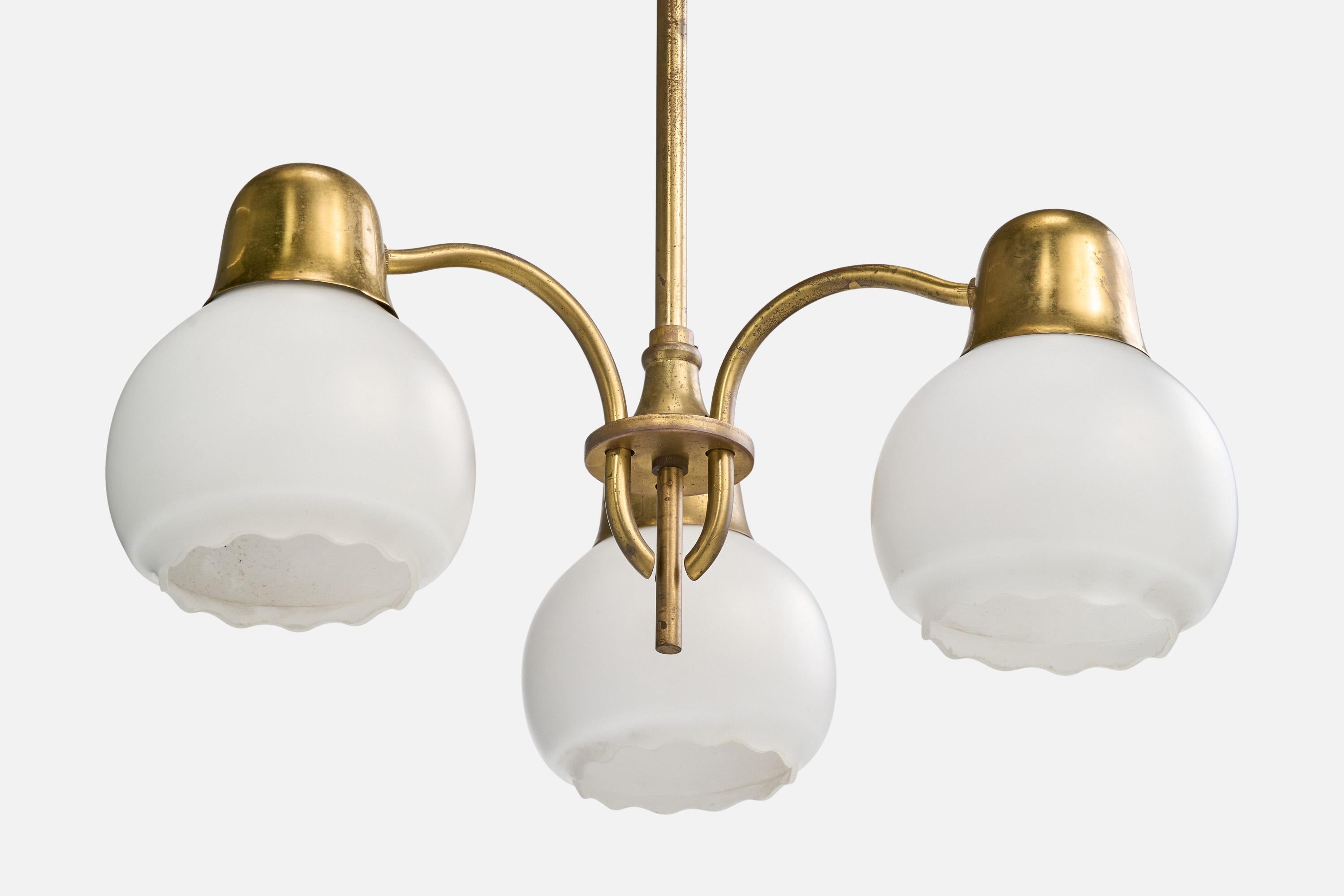 Milieu du XXe siècle Designer danois, lustre, laiton, verre, Danemark, années 1940 en vente