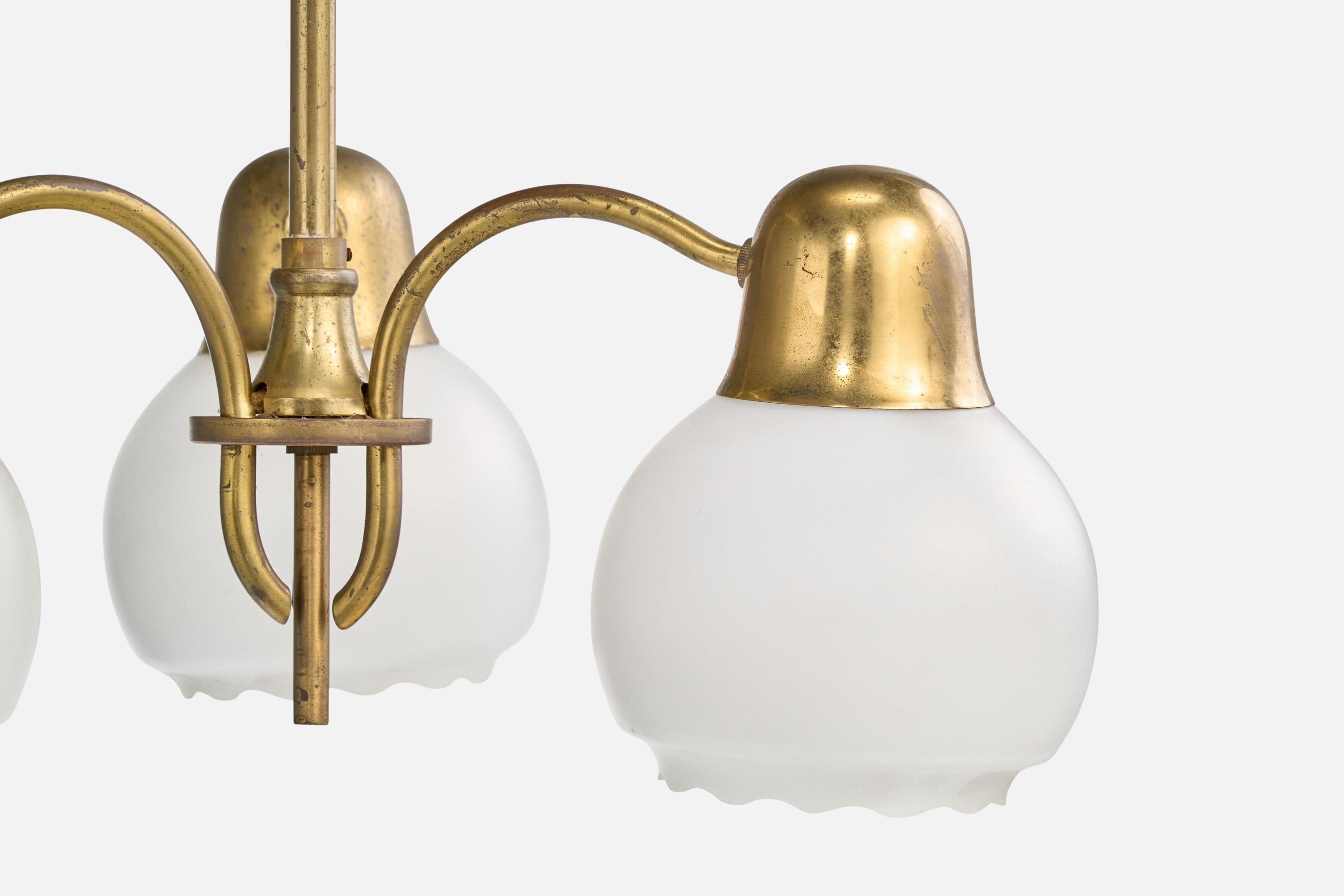 Laiton Designer danois, lustre, laiton, verre, Danemark, années 1940 en vente