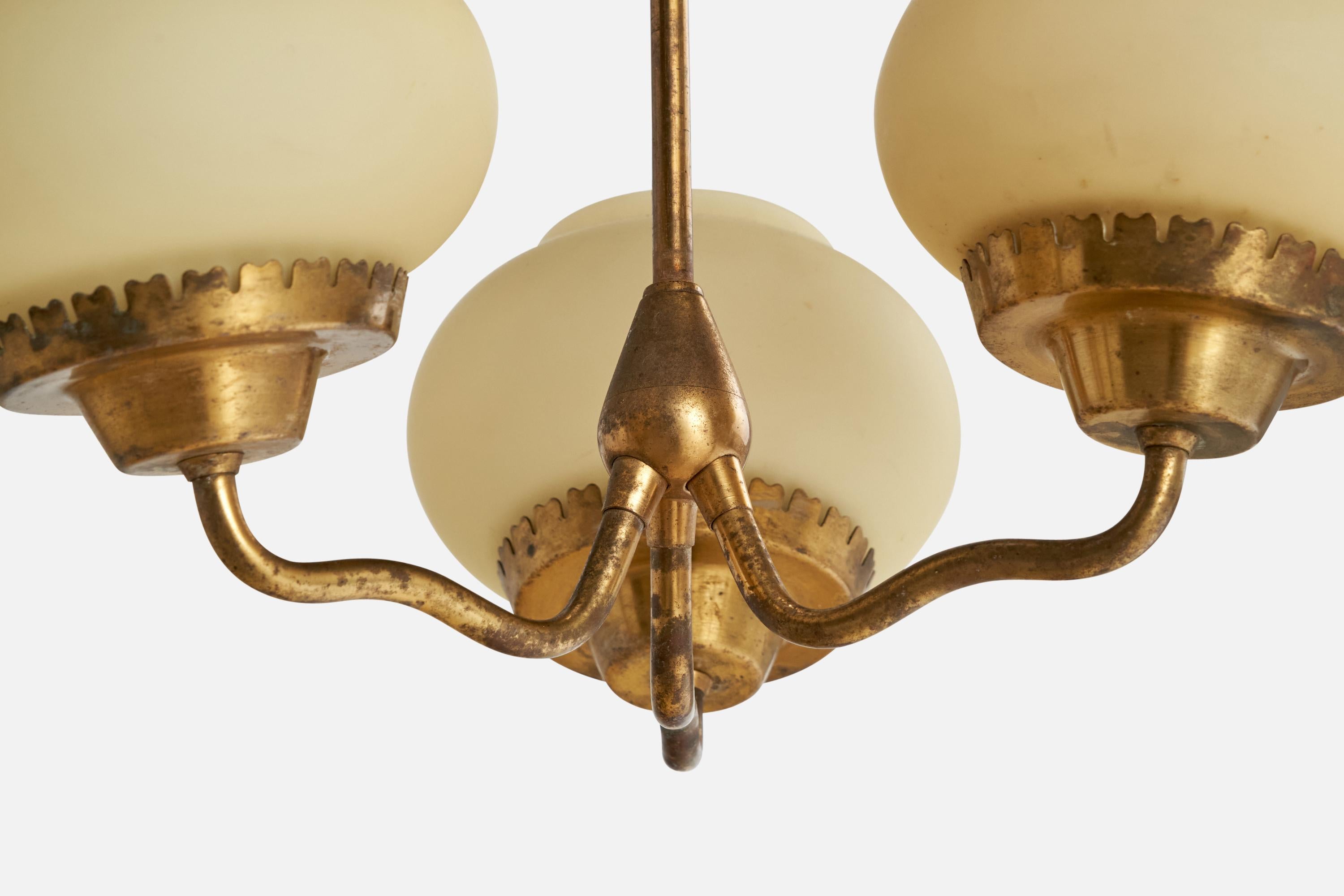 Ottone Designer danese, lampadario, ottone, vetro, Danimarca, anni '40 in vendita