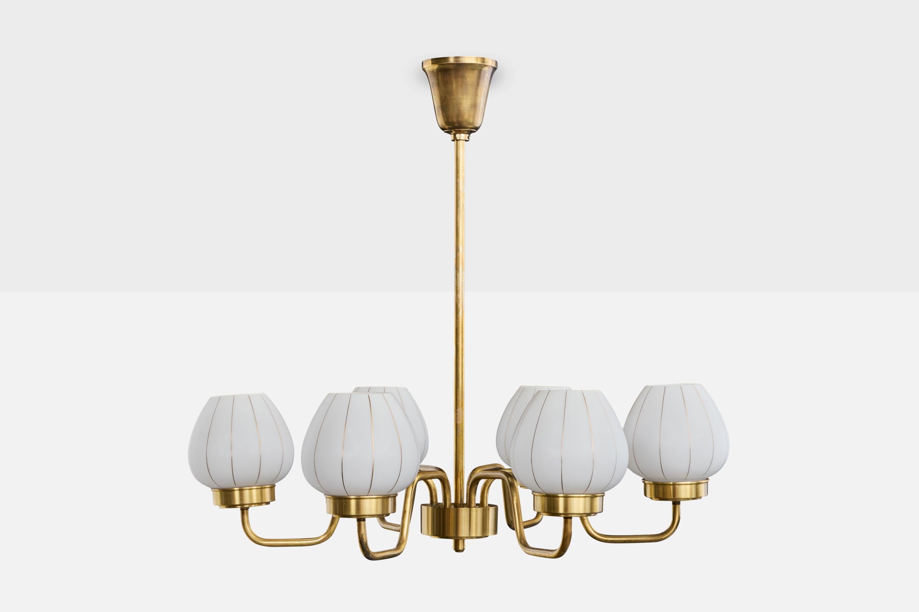 Mid-Century moderno Designer danese, lampadario, ottone, vetro, Danimarca, anni '1950 in vendita