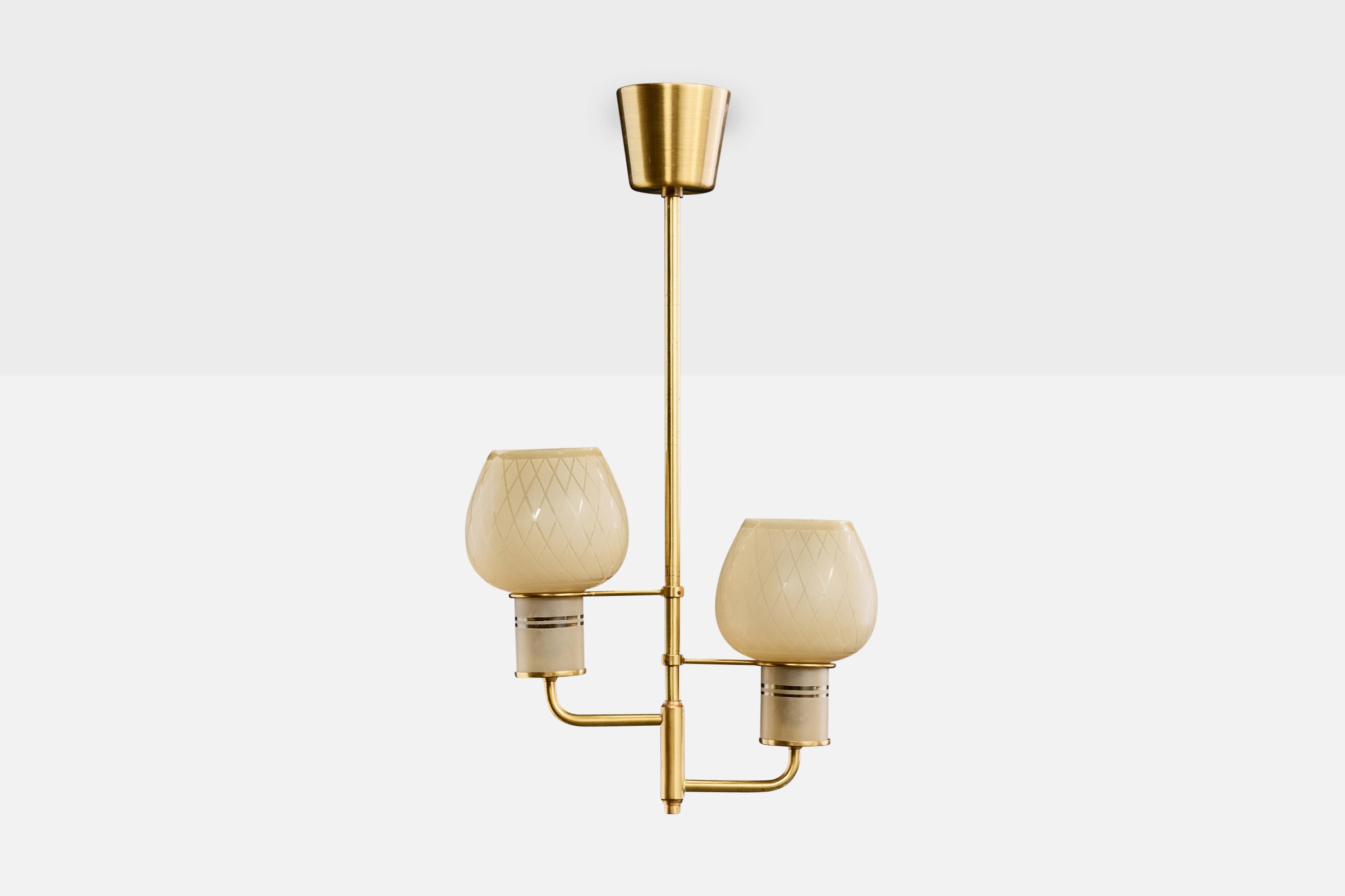 Mid-Century moderno Designer danese, lampadario, ottone, vetro, Danimarca, anni '1950 in vendita
