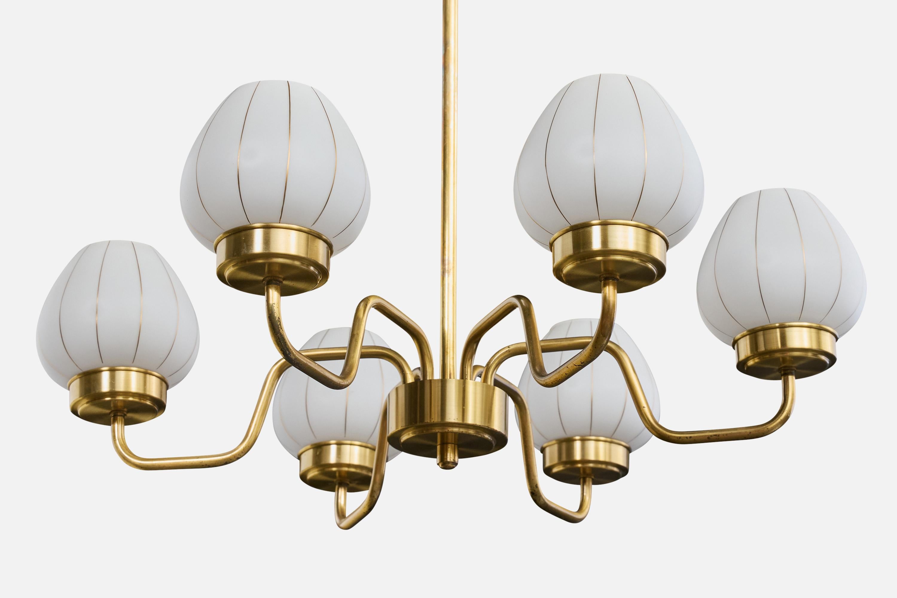 Designer danese, lampadario, ottone, vetro, Danimarca, anni '1950 In condizioni buone in vendita a High Point, NC