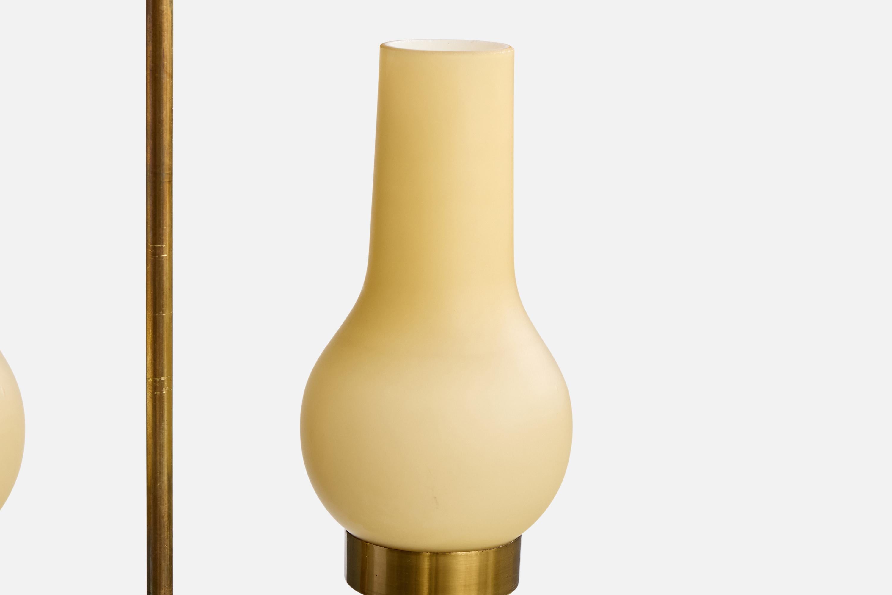 Laiton Designer danois, lustre, laiton, verre, Danemark, années 1950 en vente