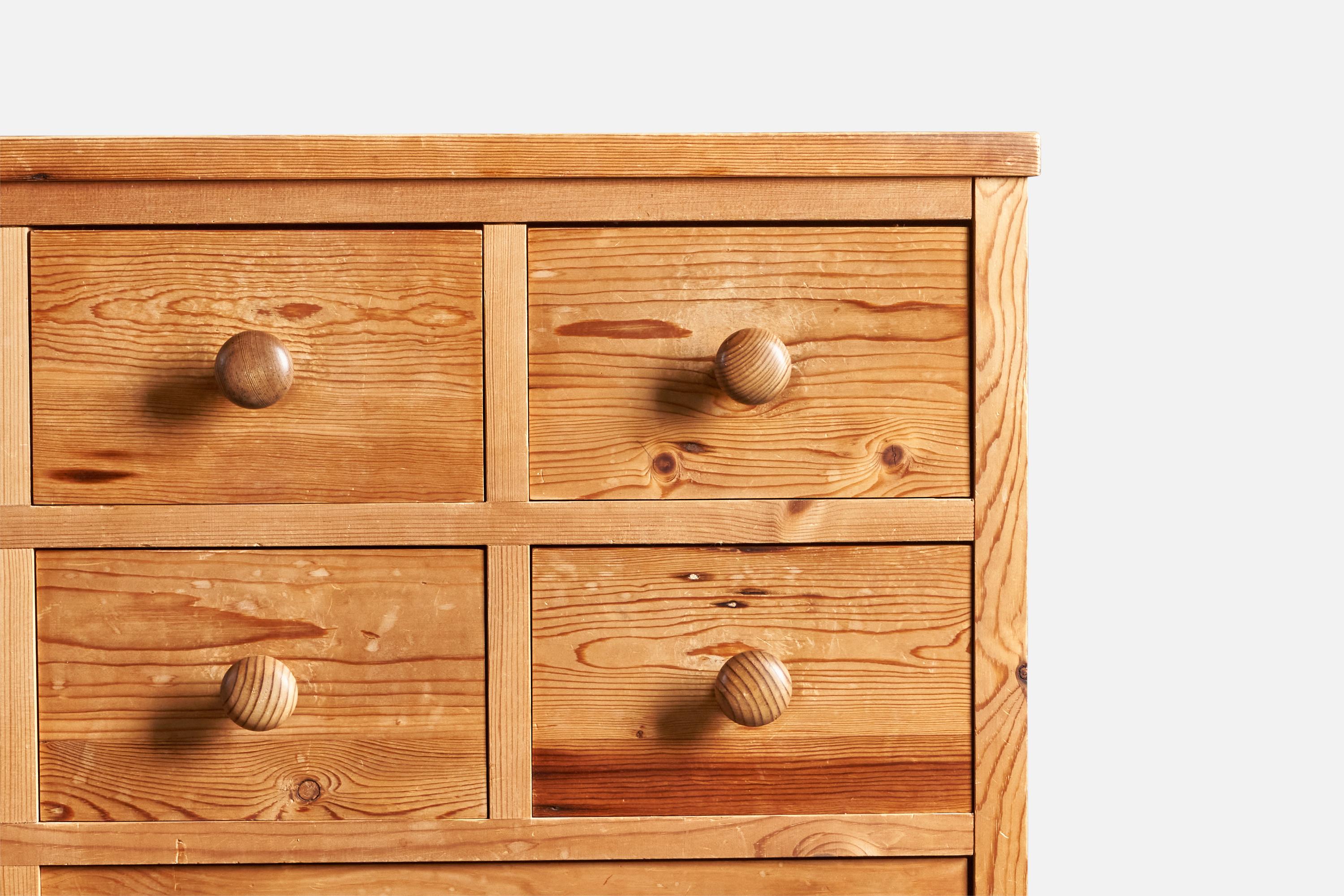Dänische Designerin, Kommode aus Kiefernholz, Dänemark, ca. 1960er Jahre im Zustand „Gut“ im Angebot in High Point, NC