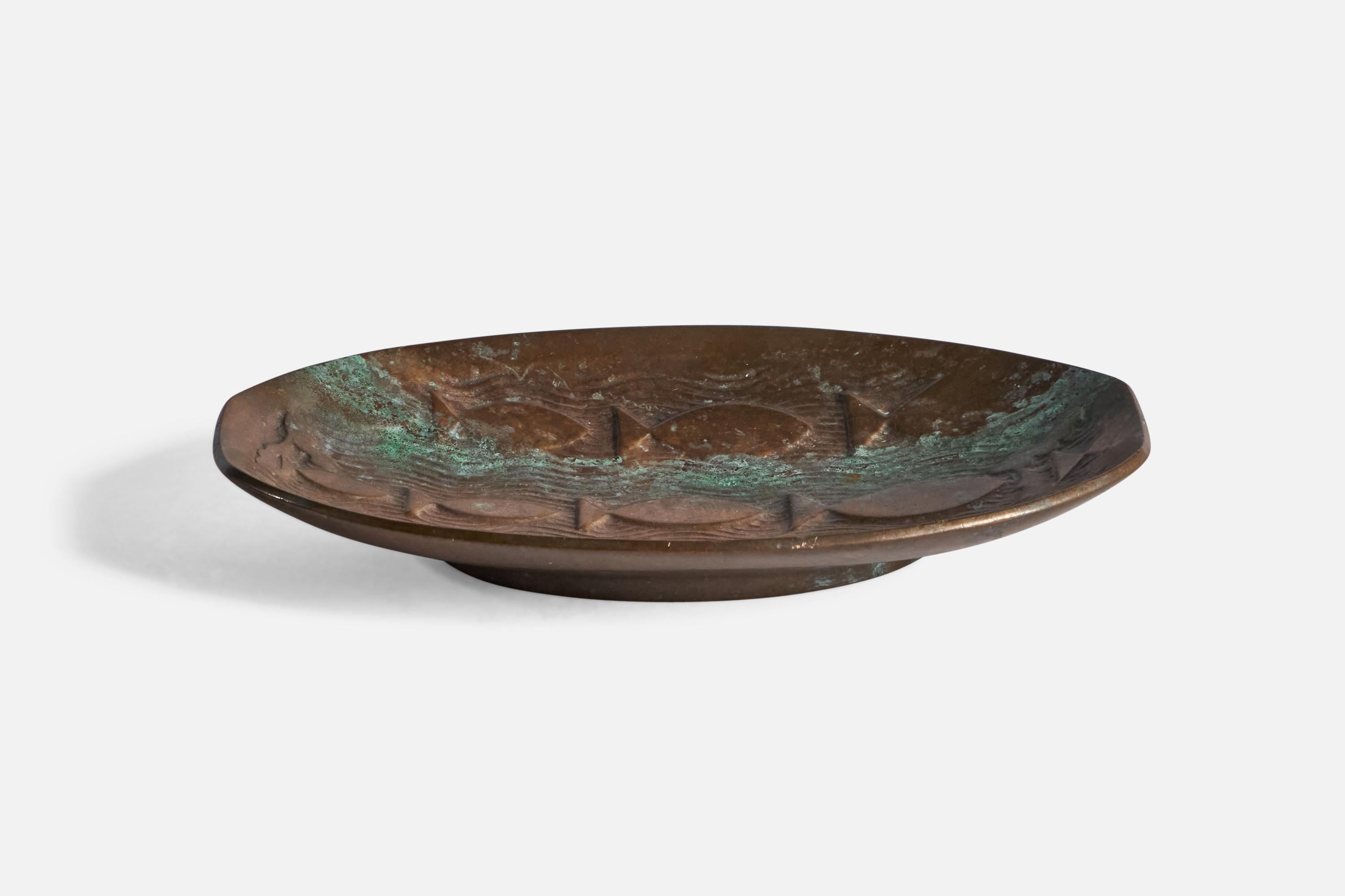 A small decorative bronze dish, designed and produced in Denmark, 1930s.