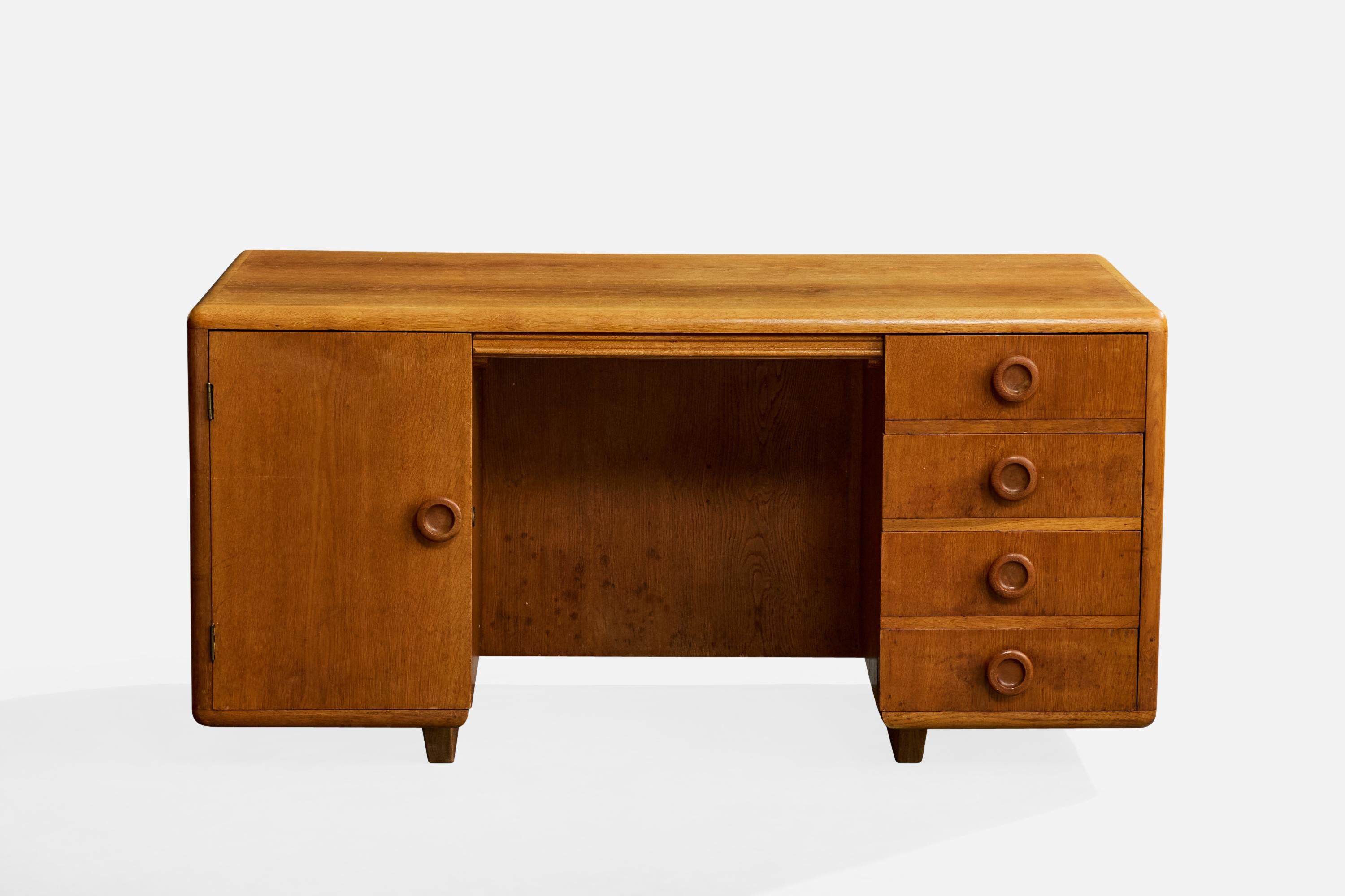 Danish Designer, Desk, Oak, Denmark, 1950s (Moderne der Mitte des Jahrhunderts) im Angebot