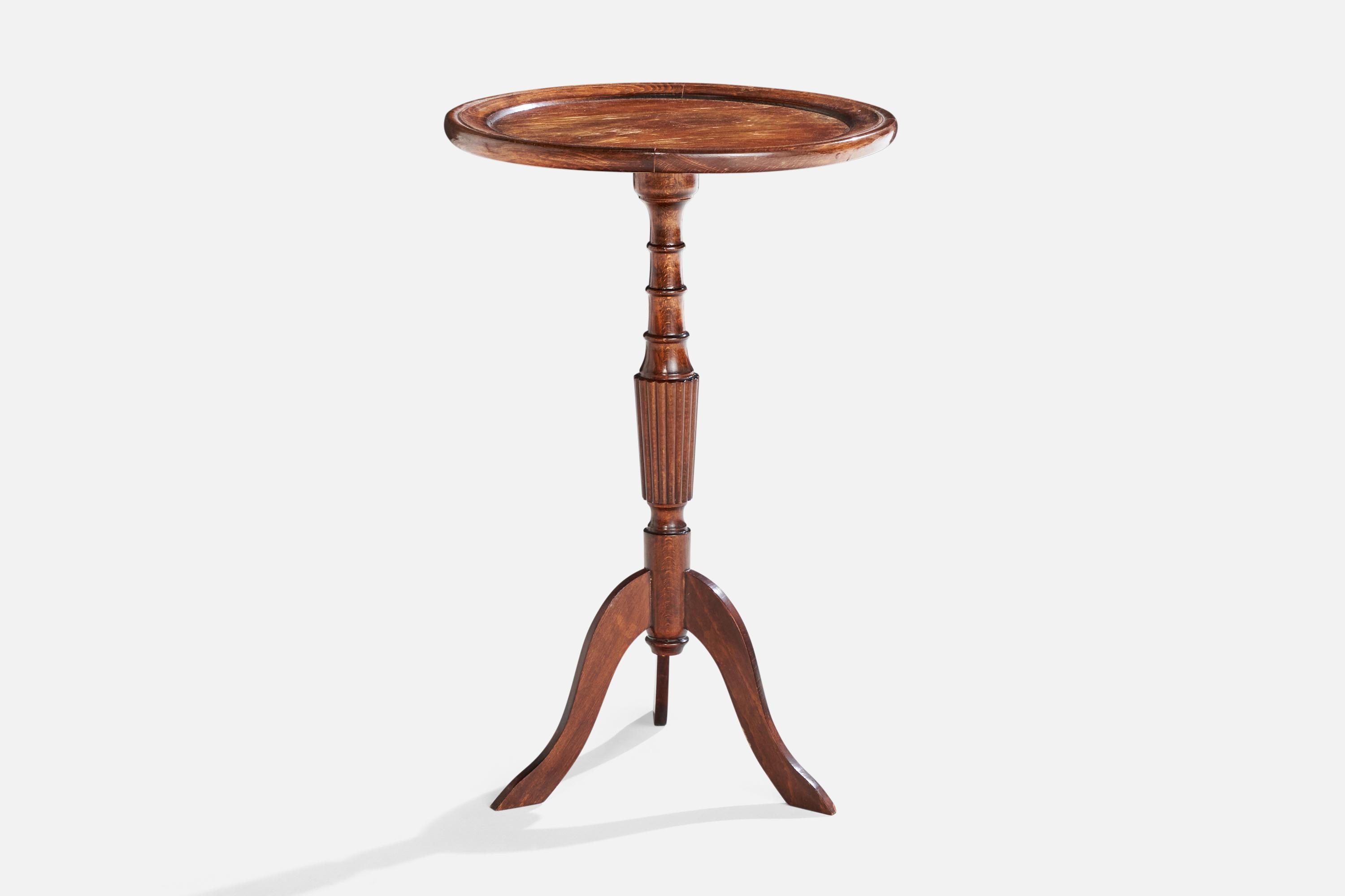 Diseñador danés, Mesas auxiliares, Roble, Dinamarca, Años 30 en Bastante bueno estado para la venta en High Point, NC