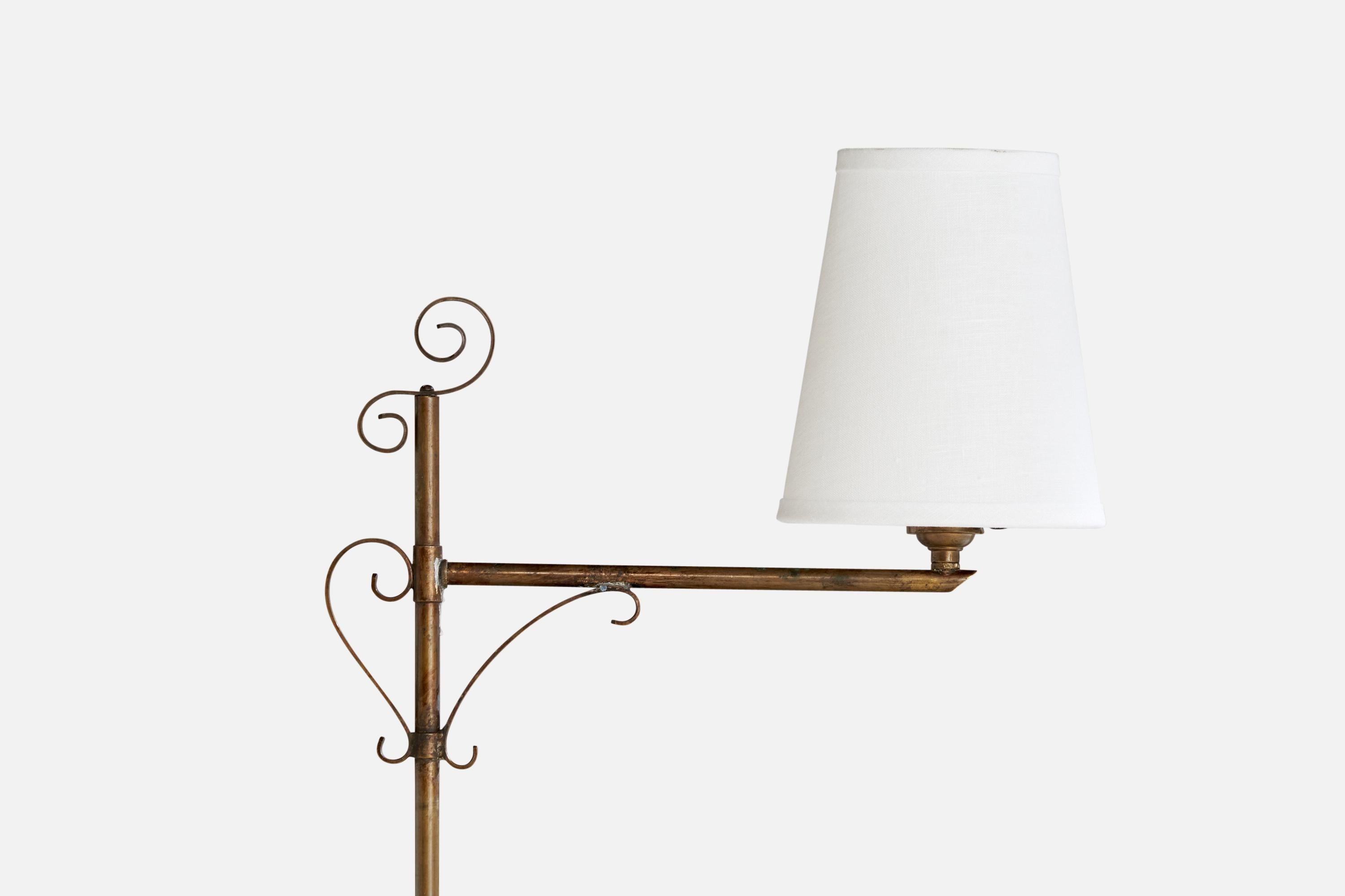 Danois Lampadaire de designer danois, laiton, tissu, Danemark, années 1920 en vente