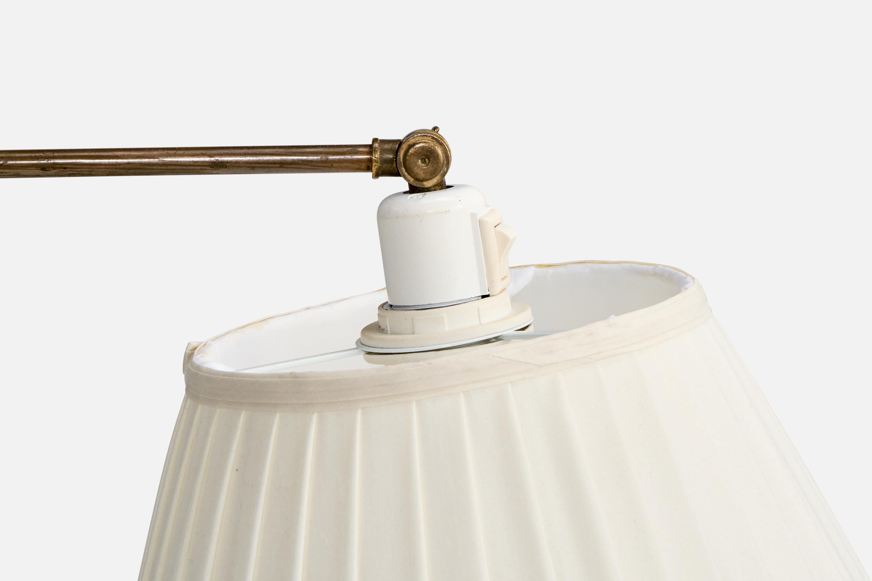 Lampadaire de designer danois, laiton, tissu, Danemark, années 1920 Bon état - En vente à High Point, NC