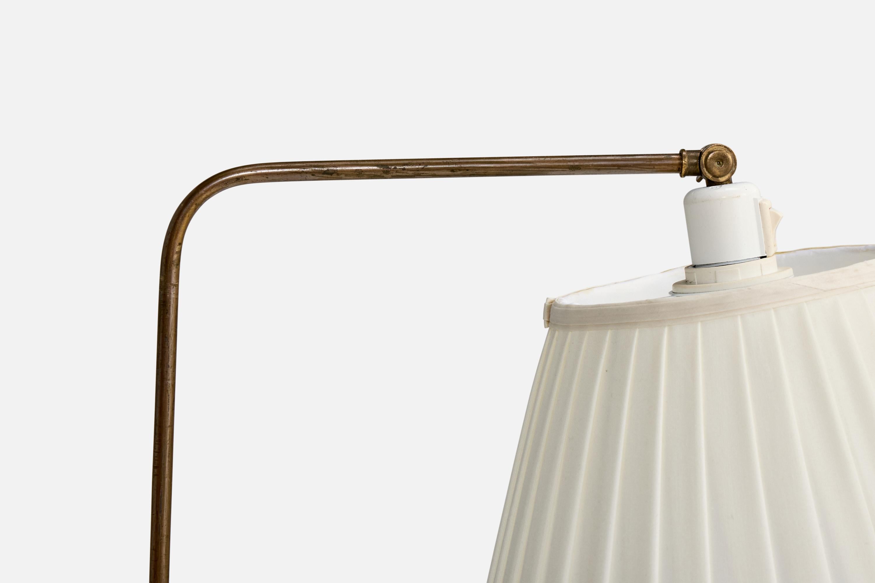 Début du 20ème siècle Lampadaire de designer danois, laiton, tissu, Danemark, années 1920 en vente