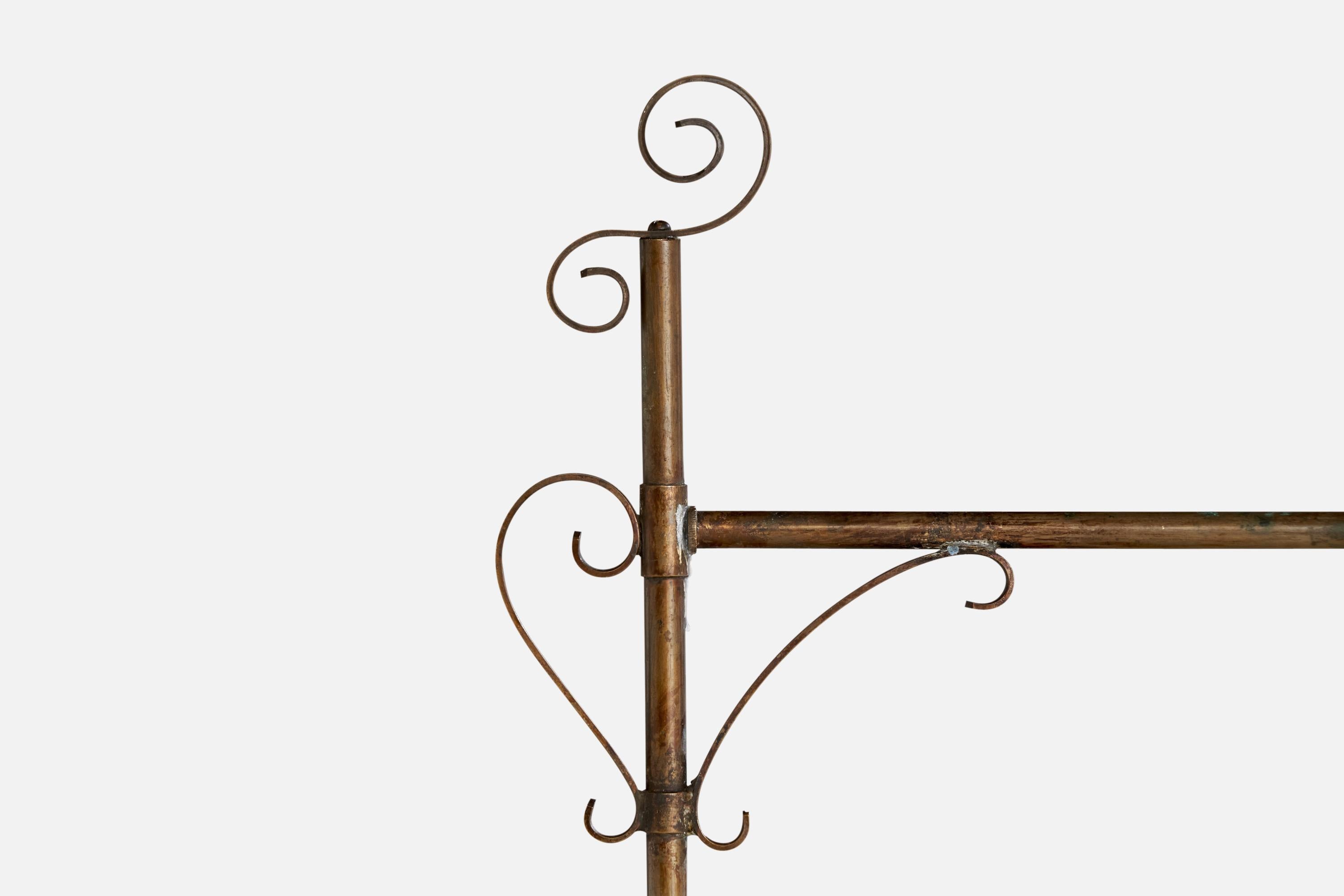 Laiton Lampadaire de designer danois, laiton, tissu, Danemark, années 1920 en vente