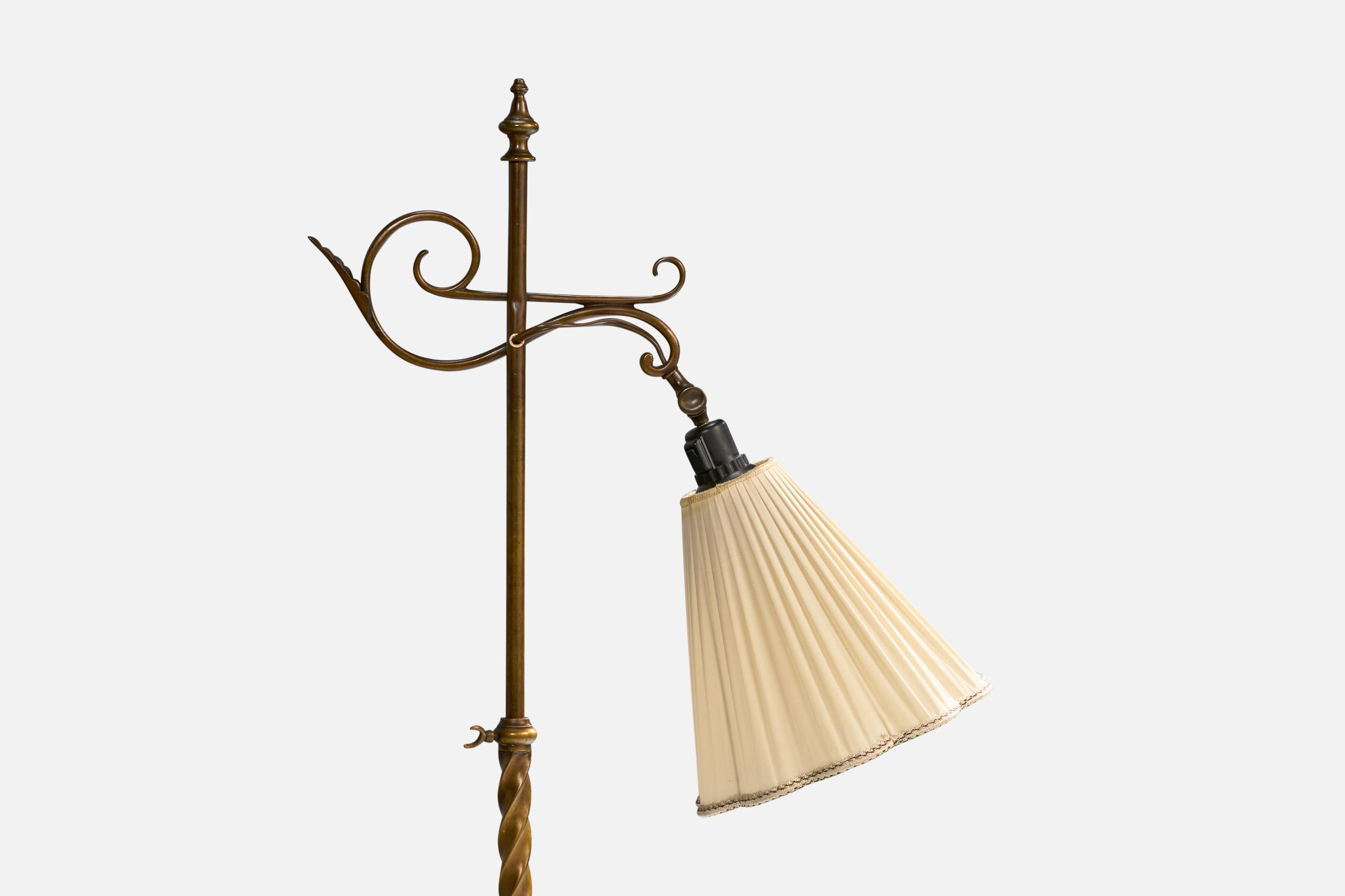 Lampada da terra di design danese, ottone, tessuto, Danimarca, anni '1930 In condizioni buone in vendita a High Point, NC