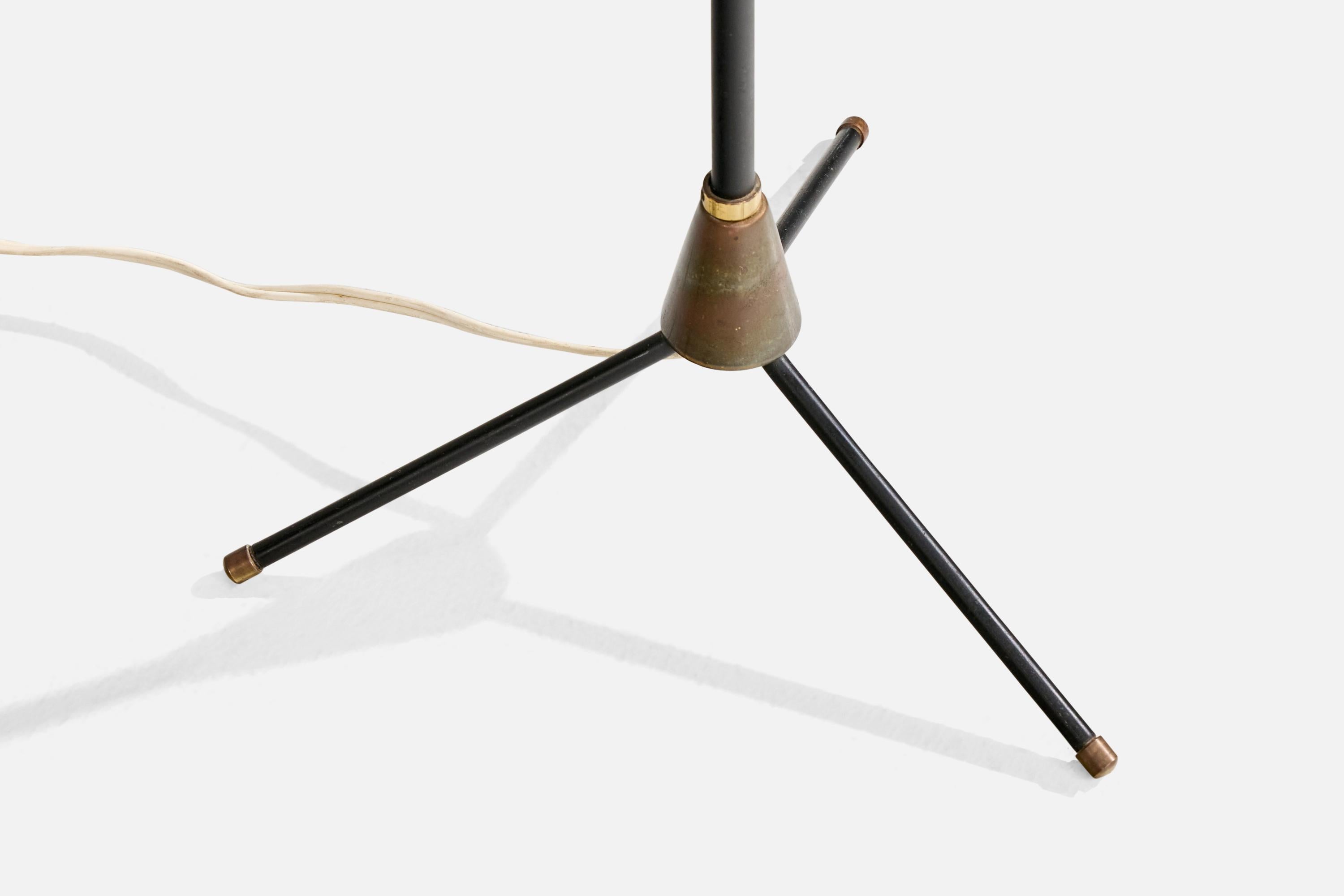 Dänischer Designer, Stehleuchte, Messing, Metall, Stoff, Dänemark, 1960er im Angebot 1