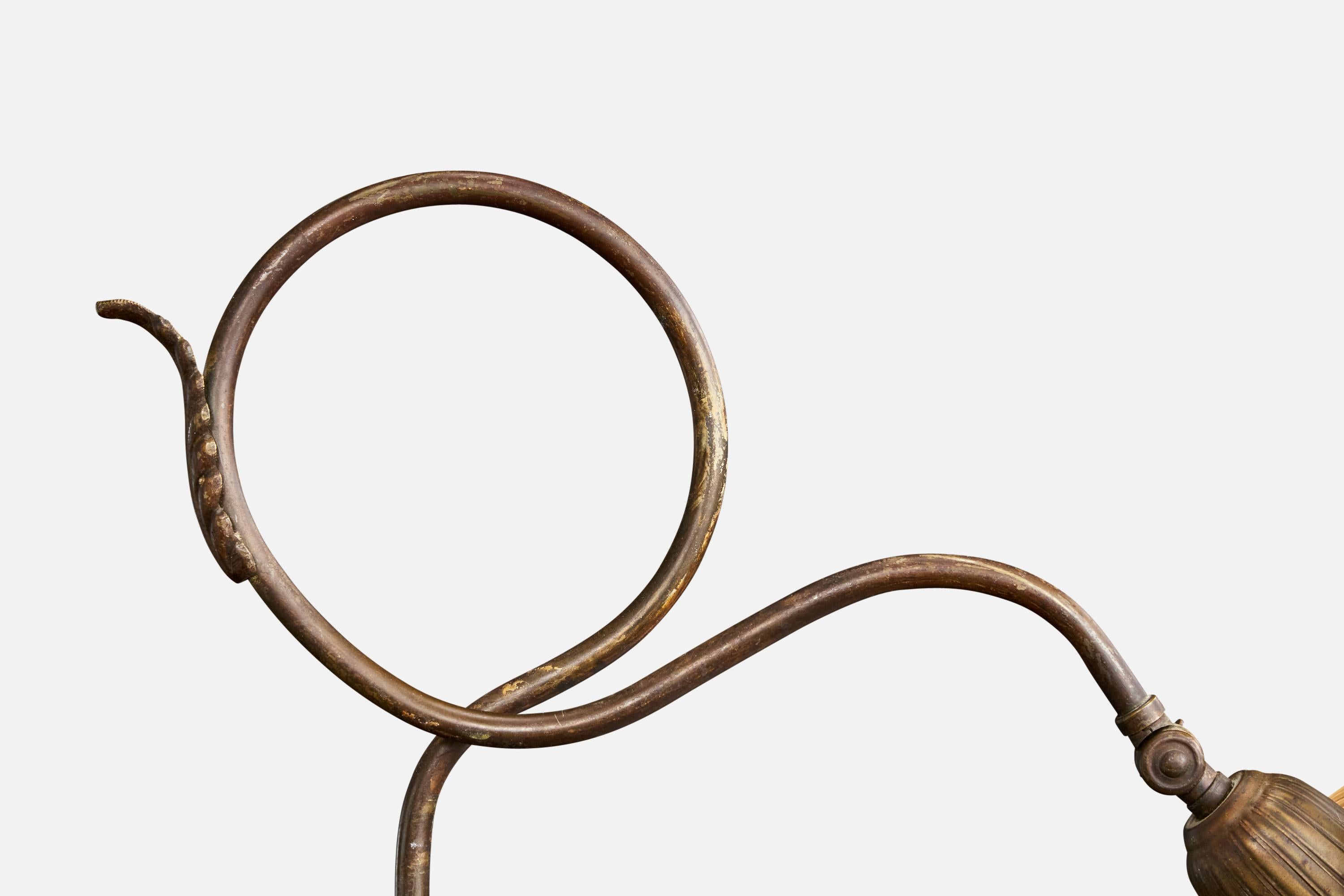 Diseñador danés, lámpara de pie, latón, ratán, Dinamarca, años 1930 mediados del siglo XX en venta