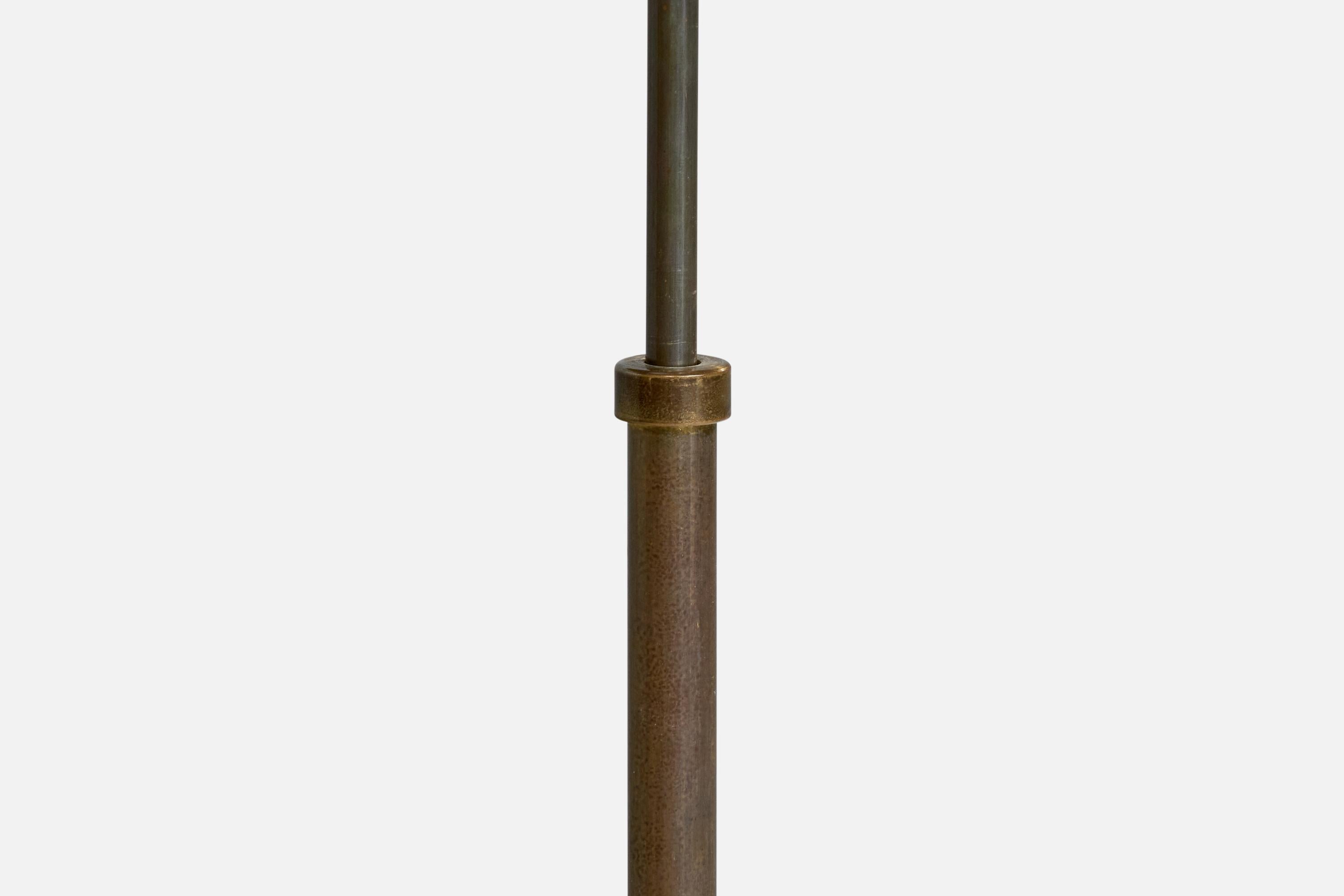 Laiton Designer danois, lampadaire, laiton, rotin, Danemark, années 1940 en vente