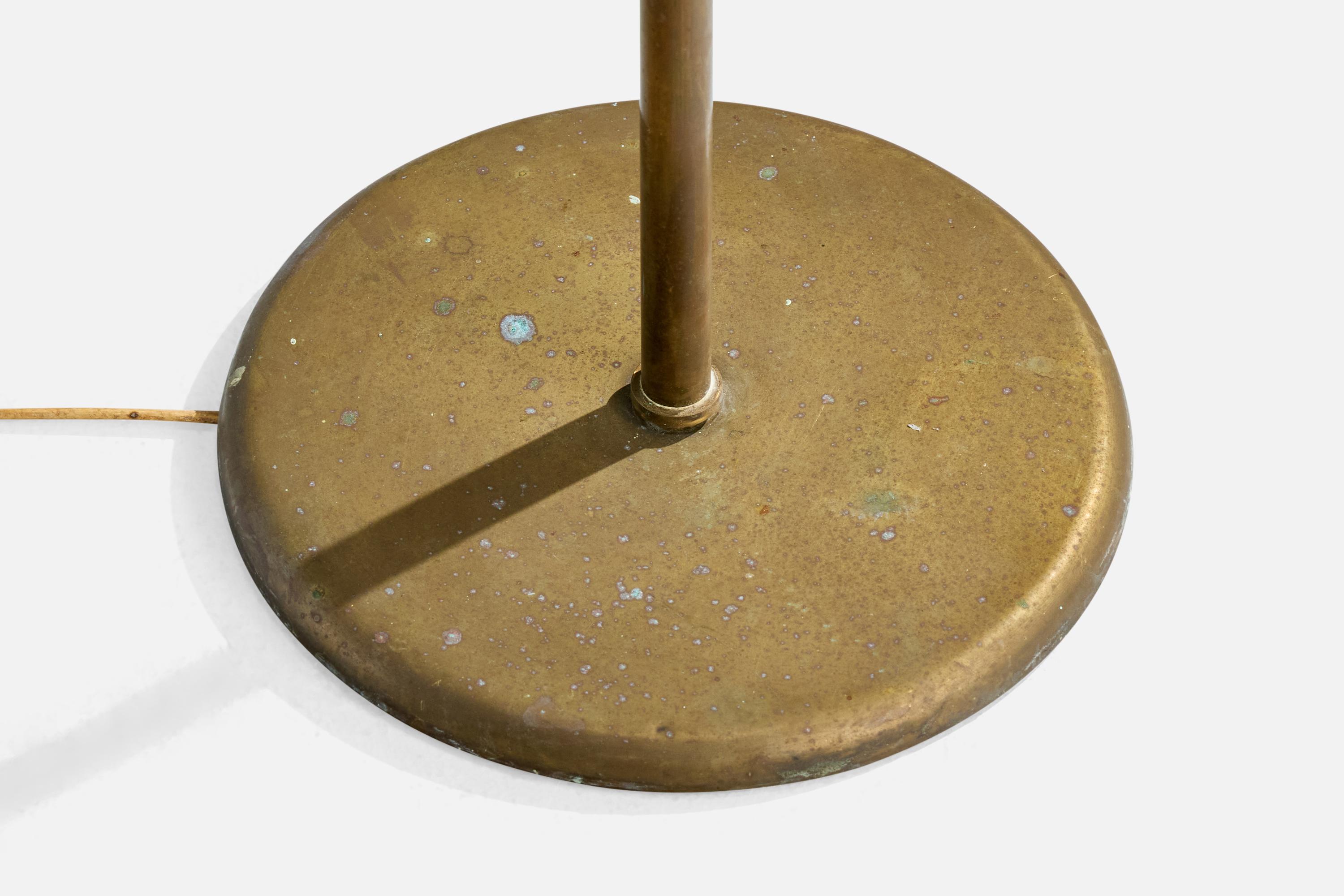 Laiton Designer danois, lampadaire, laiton, rotin, Danemark, années 1940 en vente