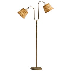 Designer danois, lampadaire, laiton, rotin, Danemark, années 1940