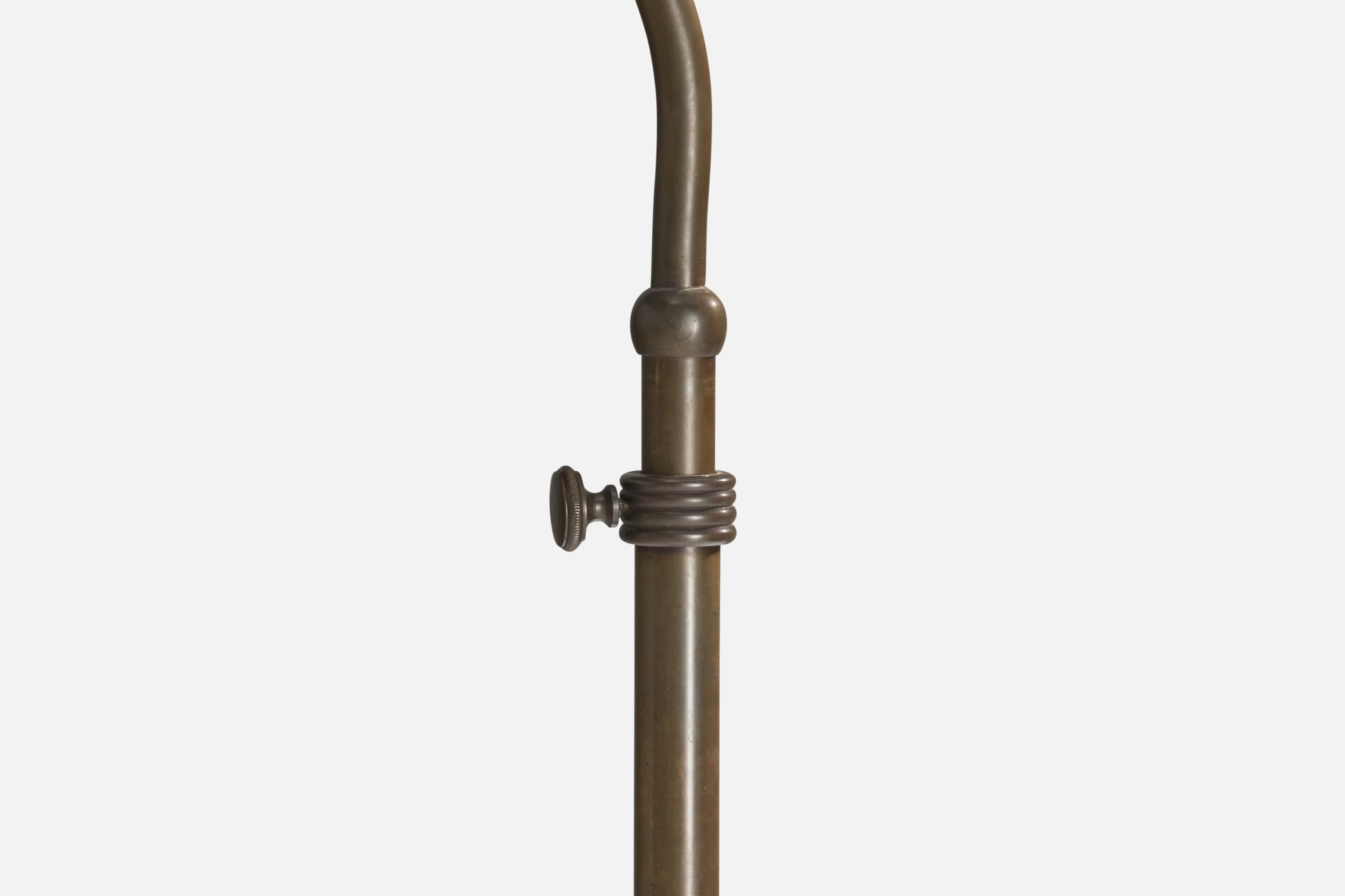 Designer danese, lampada da terra, bronzo, tessuto, Danimarca, anni '20 In condizioni buone in vendita a High Point, NC