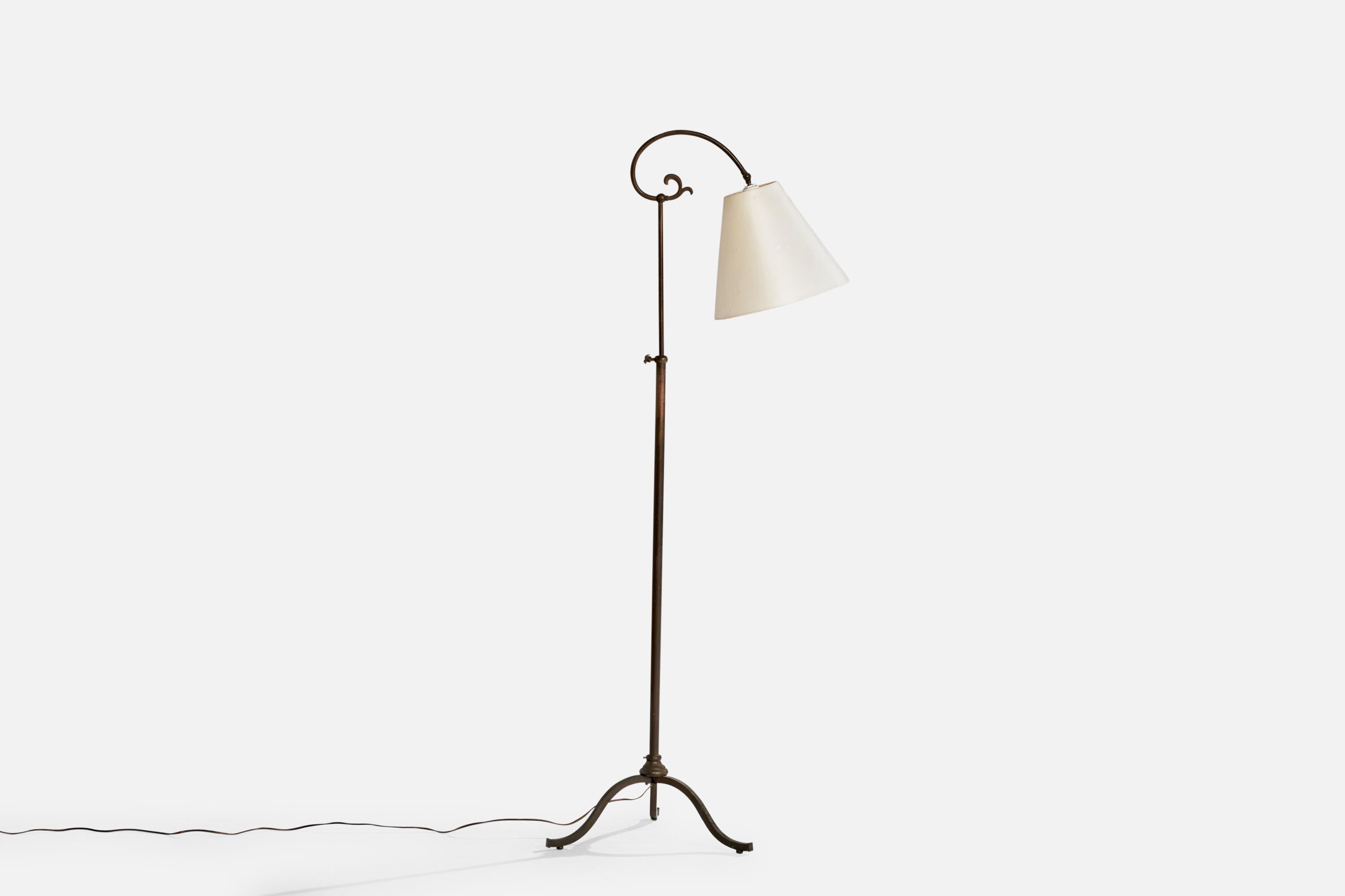 Verstellbare Stehleuchte aus Bronze und Stoff, entworfen und hergestellt in Dänemark, ca. 1930er Jahre.

Abmessungen der Lampe mit Schirm (Zoll): 60,25