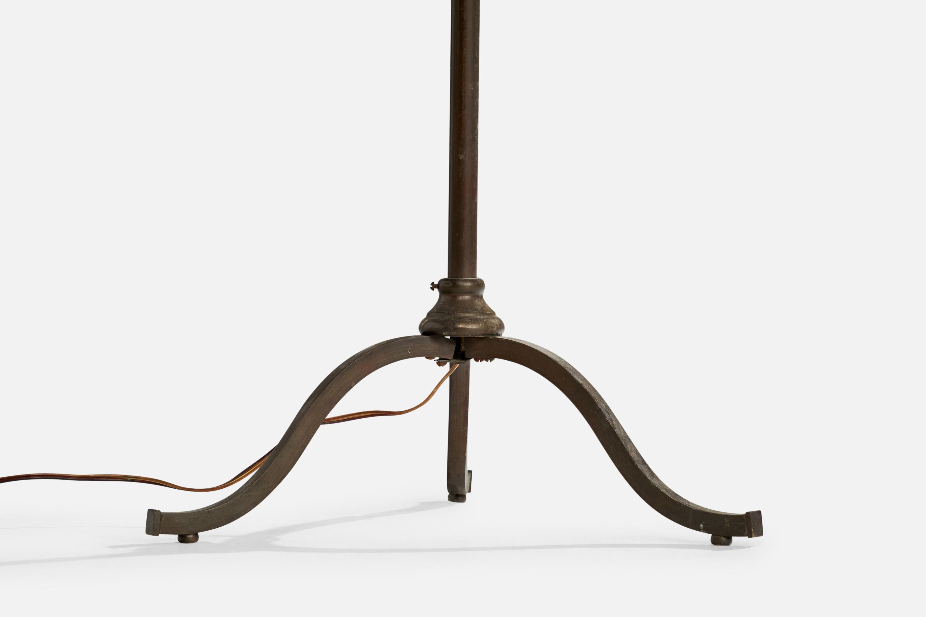 Dänische Designerin, Stehlampe, Bronze, Stoff, Dänemark, 1930er Jahre (Skandinavische Moderne) im Angebot
