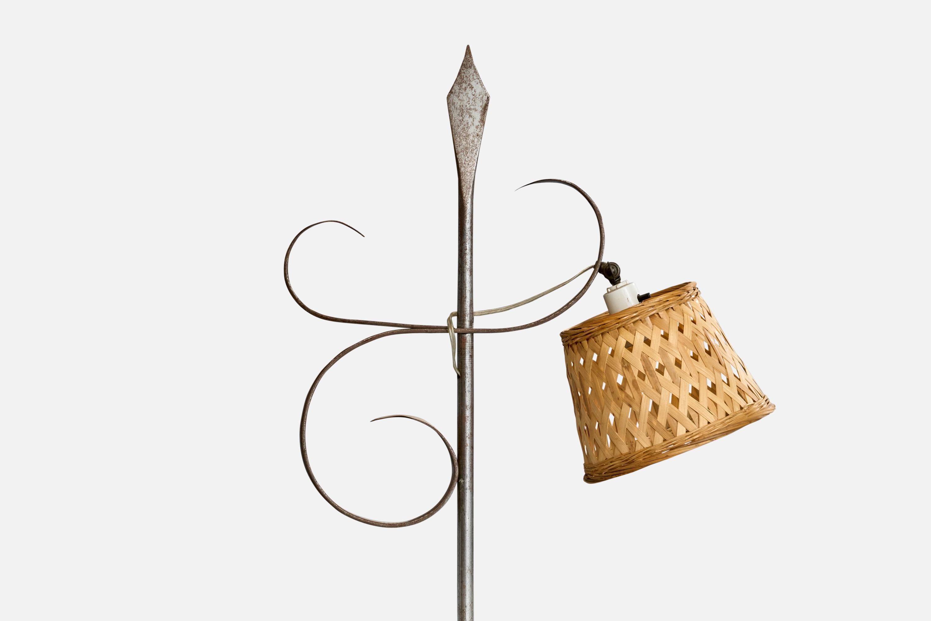 Danois Designer danois, lampadaire, métal, rotin, Danemark, années 1930 en vente