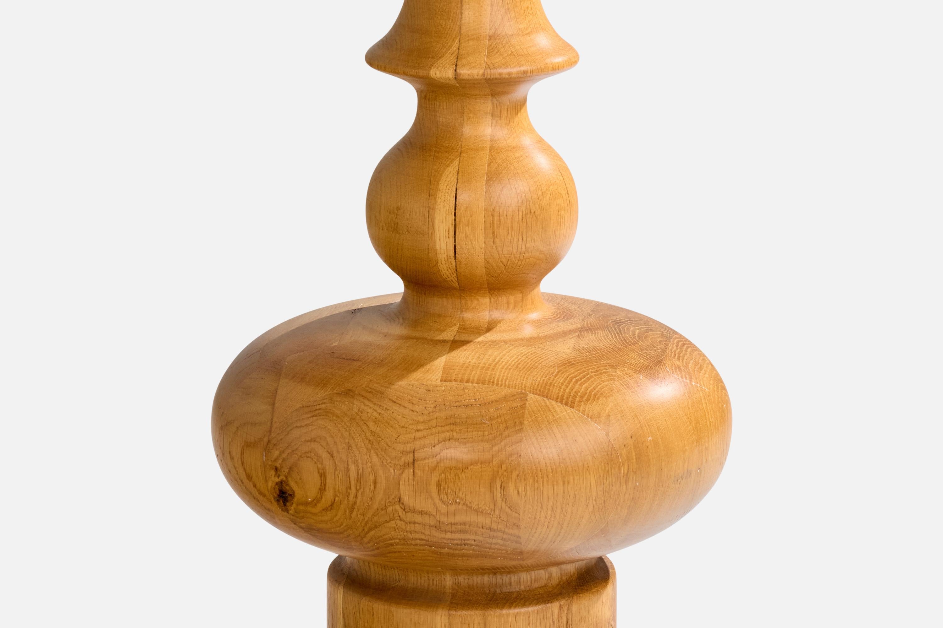 Dänischer Designer, Stehleuchte, Eiche, Messing, Stoff, Dänemark, 1950er Jahre im Angebot 1