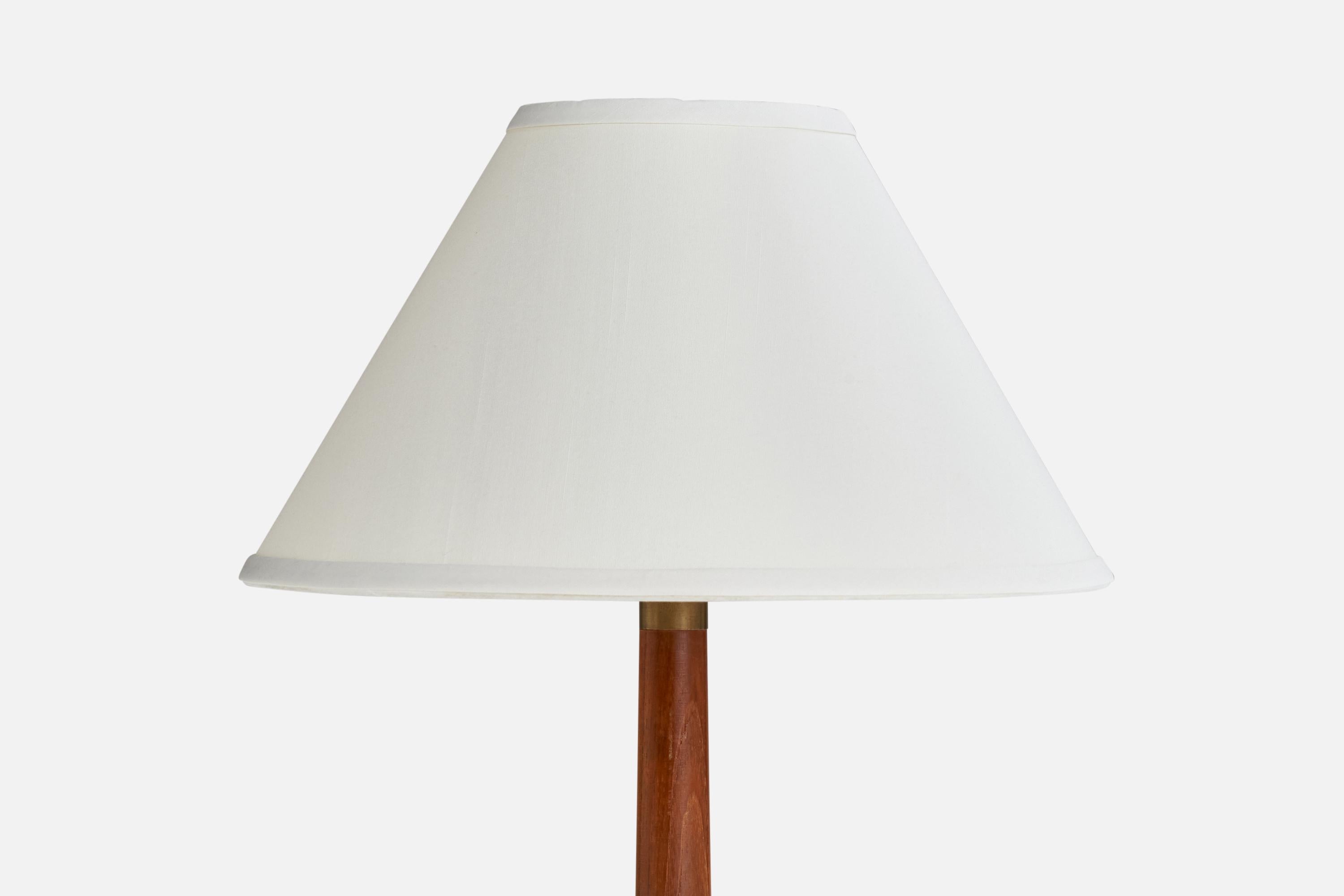 Scandinavo moderno Lampada da terra di design danese, teak, ottone, tessuto, Danimarca, anni '50 in vendita