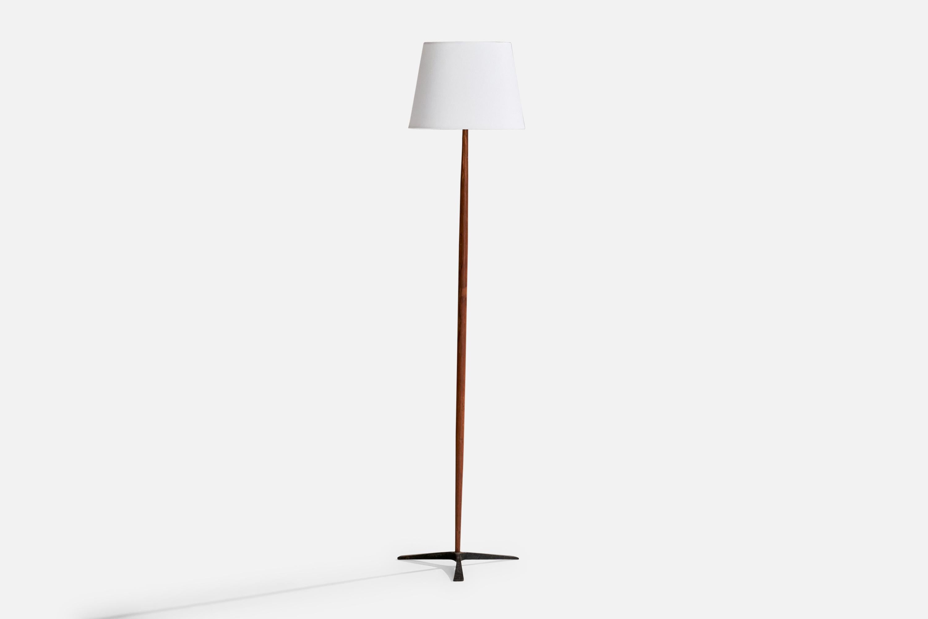Lampada da terra in teak, ferro dipinto di nero e tessuto bianco, progettata e prodotta in Danimarca, anni '50 circa.

Dimensioni della lampada con paralume (pollici): 55,1