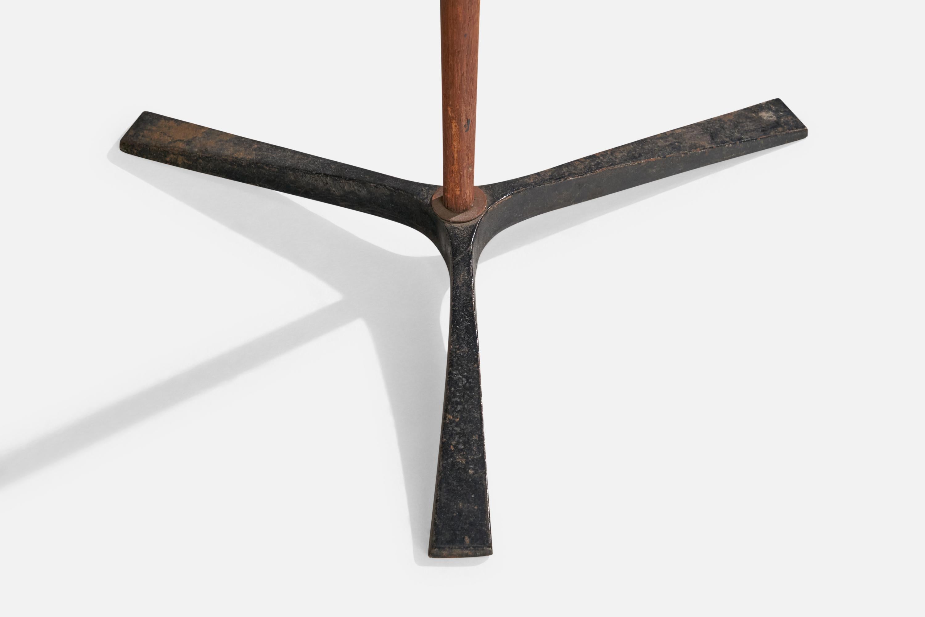 Metà XX secolo Lampada da terra di design danese, teak, ferro, tessuto, Danimarca, anni '50 in vendita