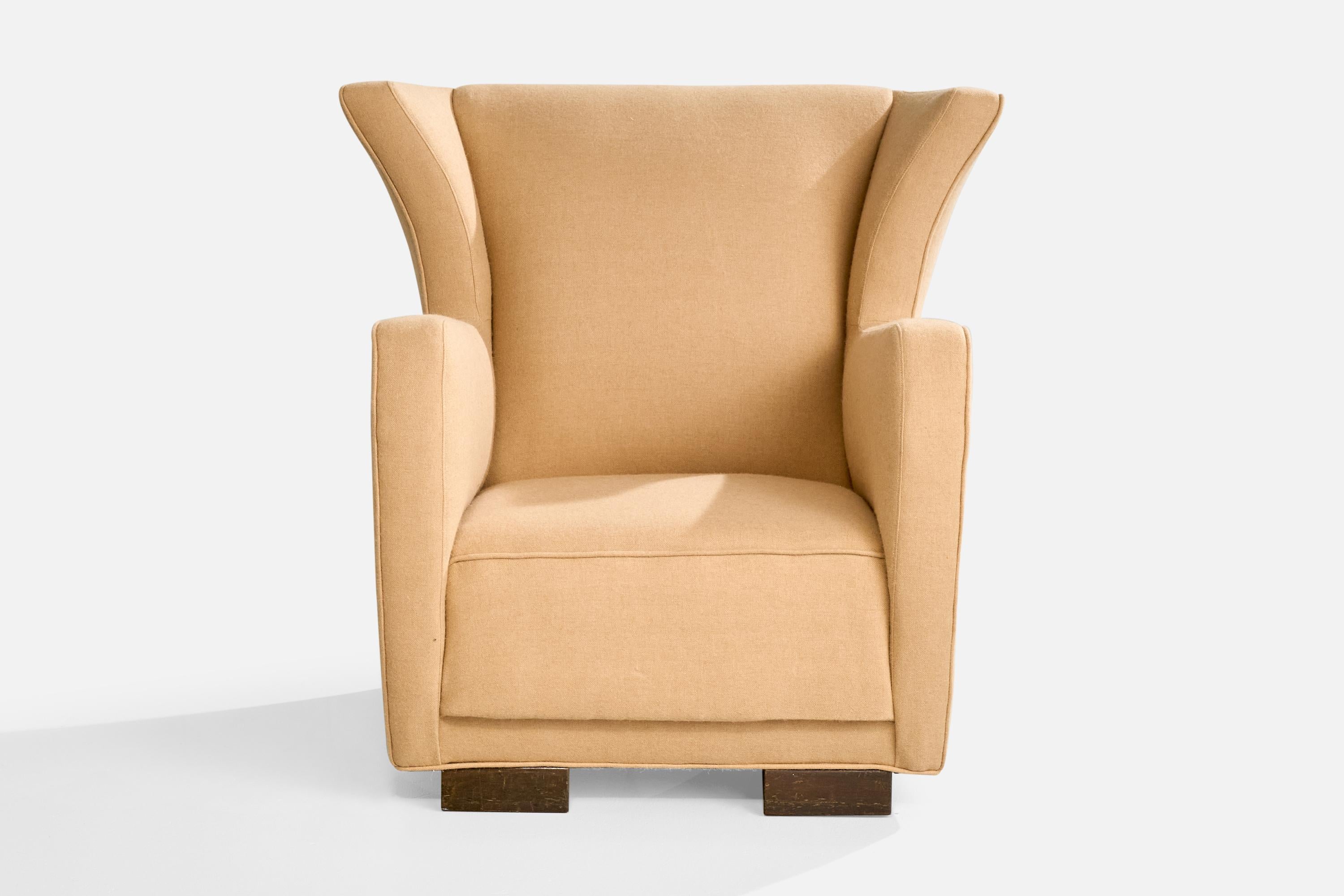 Danish Designer, Longe Chair, Wood, Fabric, Denmark, 1930s In Good Condition For Sale In High Point, NC