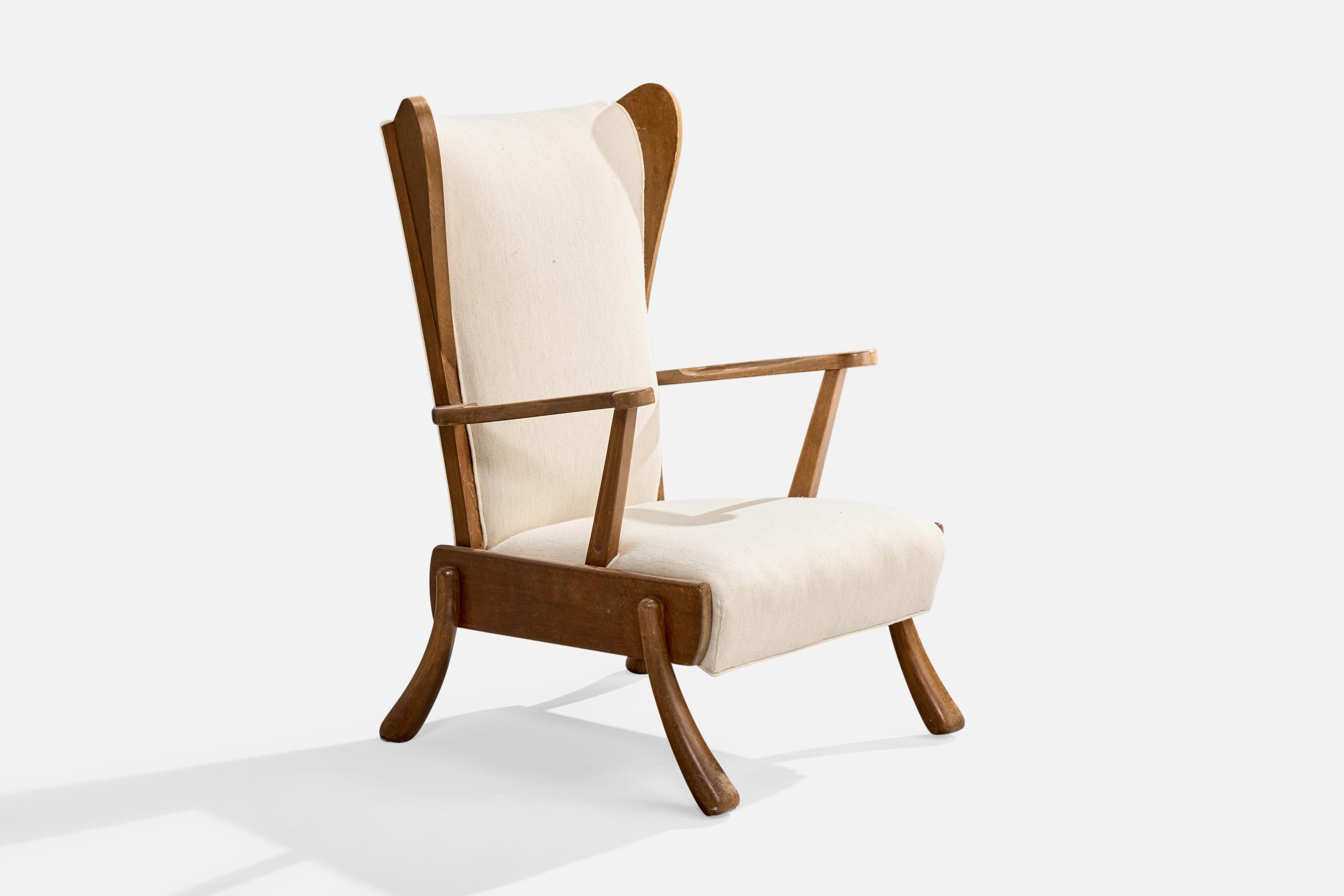 Chaise longue en hêtre teinté et tissu blanc cassé, conçue et fabriquée au Danemark, vers les années 1940.

Dimensions globales (pouces) : 39.8 