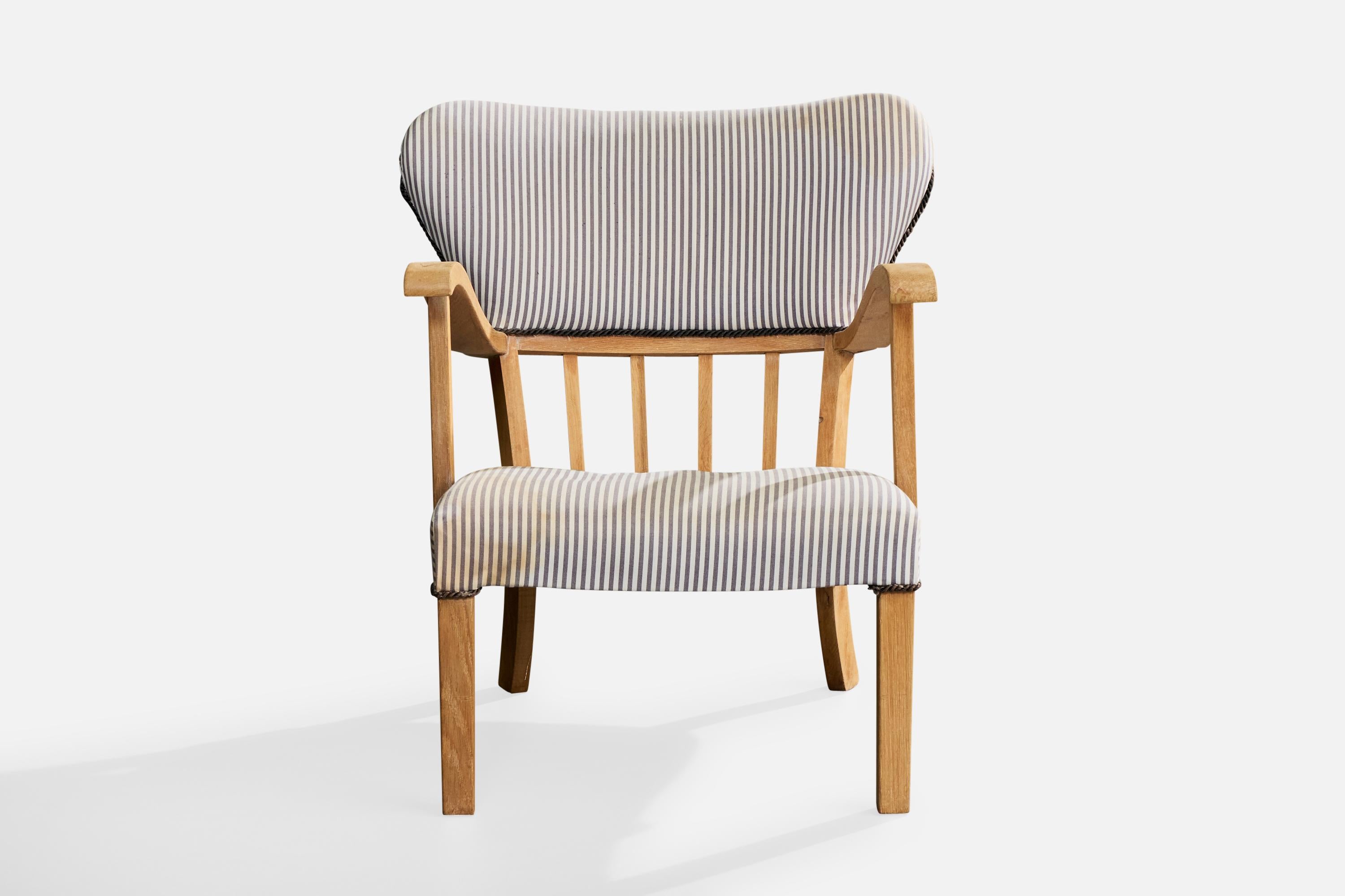 Dänischer Designer, Loungesessel, Eiche, Stoff, Dänemark, 1940er Jahre im Zustand „Relativ gut“ im Angebot in High Point, NC