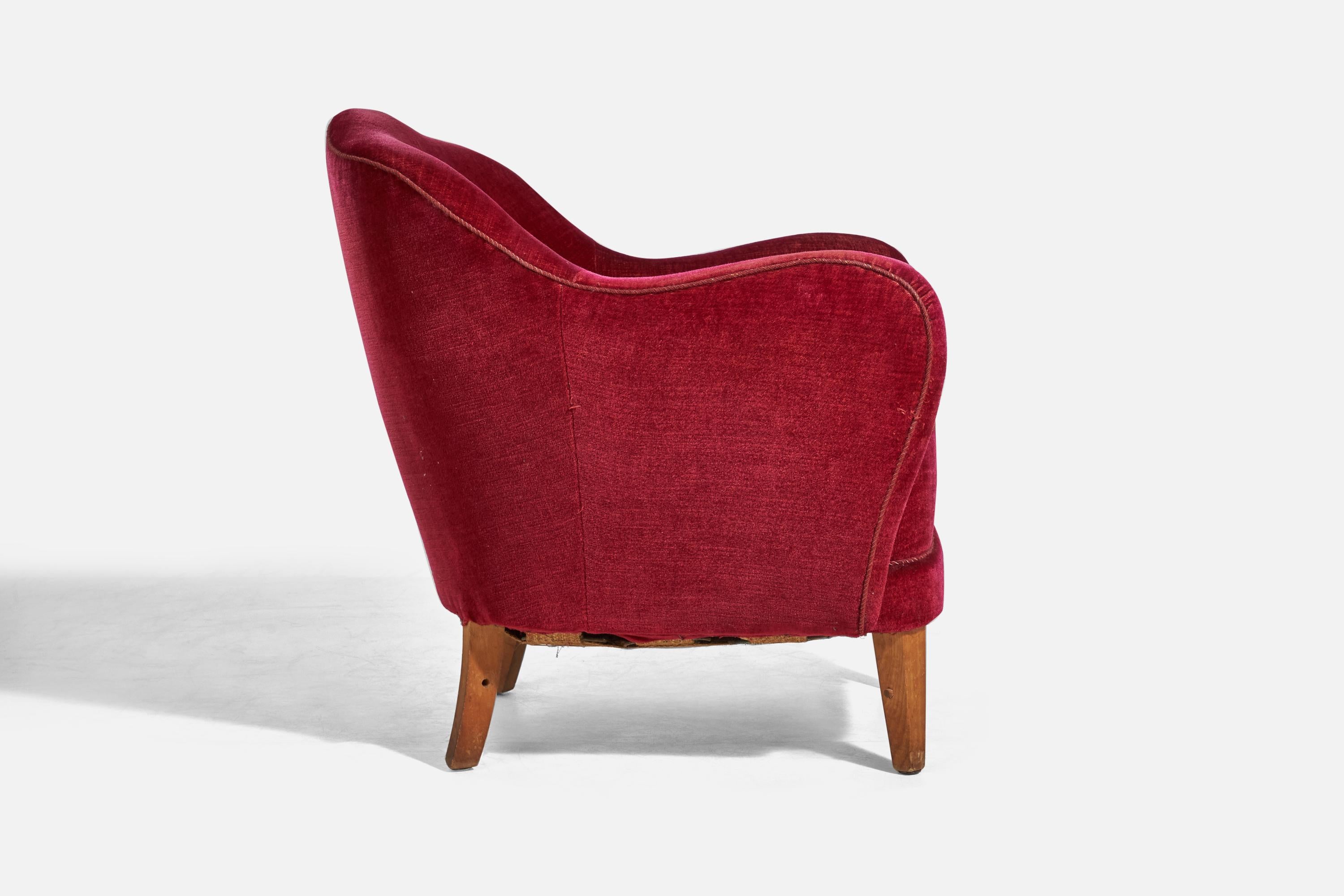 Danish Designer, Lounge Chair, Red Velvet, Beech, Denmark, 1940s In Good Condition For Sale In High Point, NC
