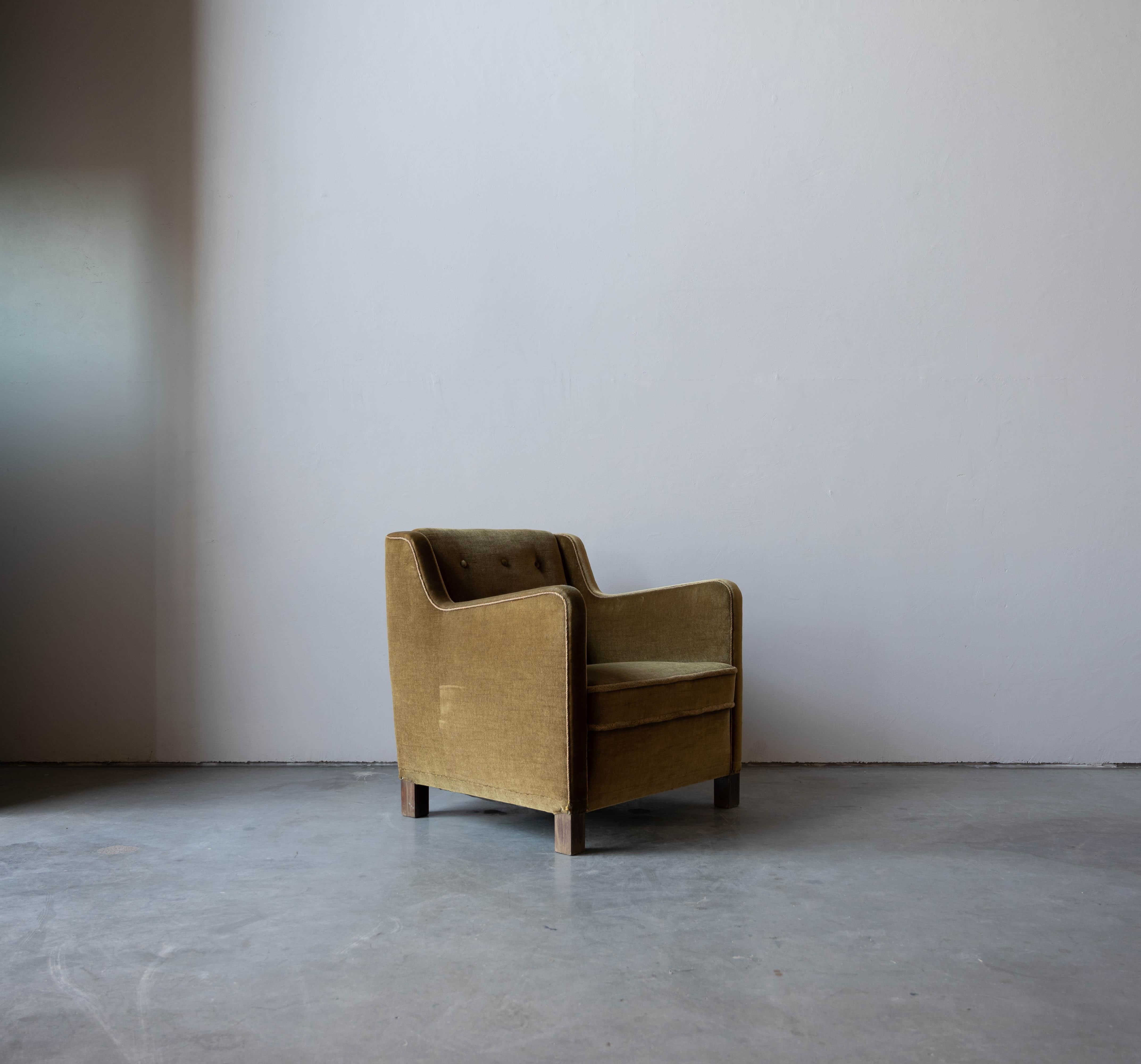 Mid-20th Century Danish Designer, Lounge Chair, Velvet, Wood, Denmark, 1940s