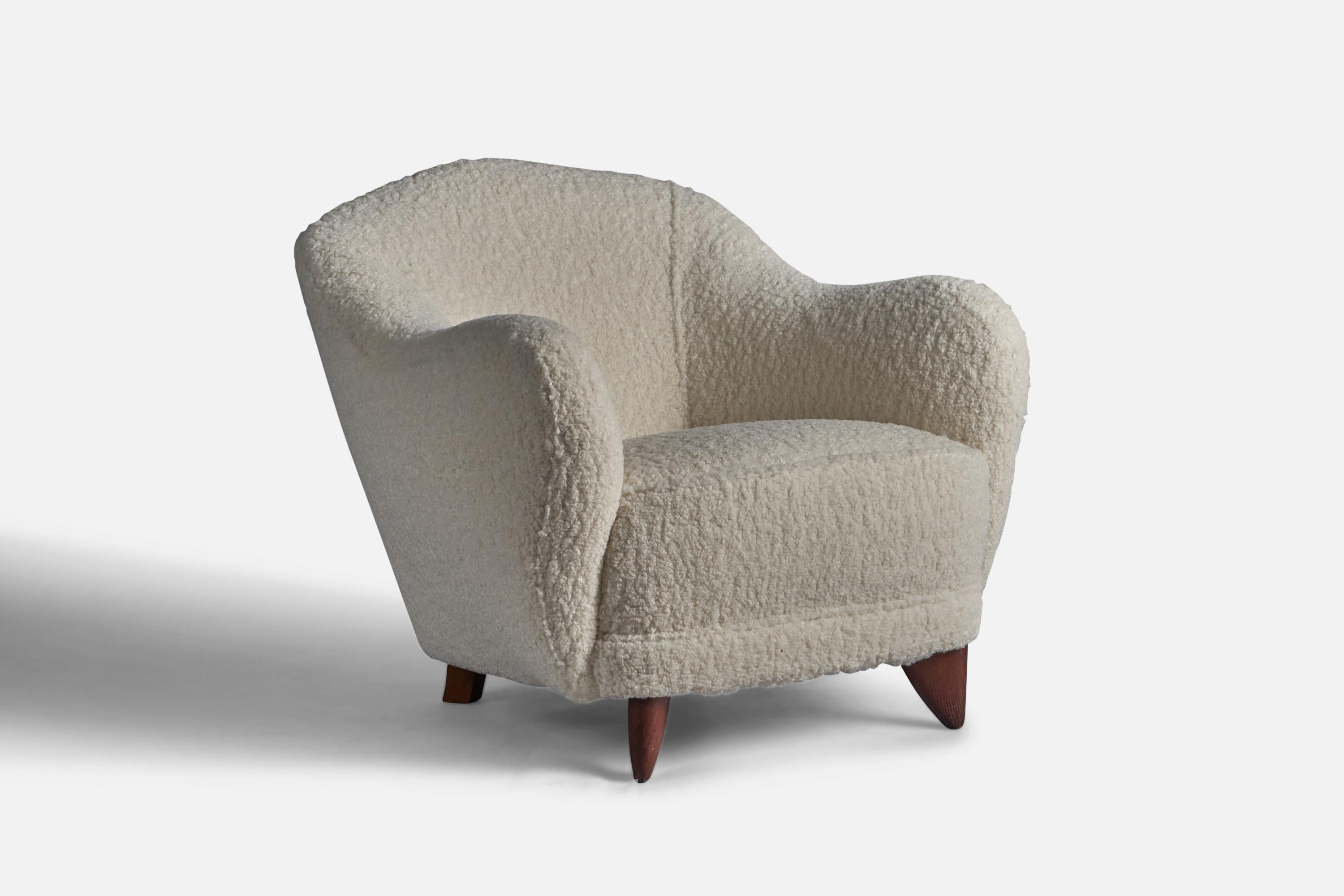 A white bouclé fabric and dark-stained wood lounge chair, designed and produced in Denmark, 1940s.

15