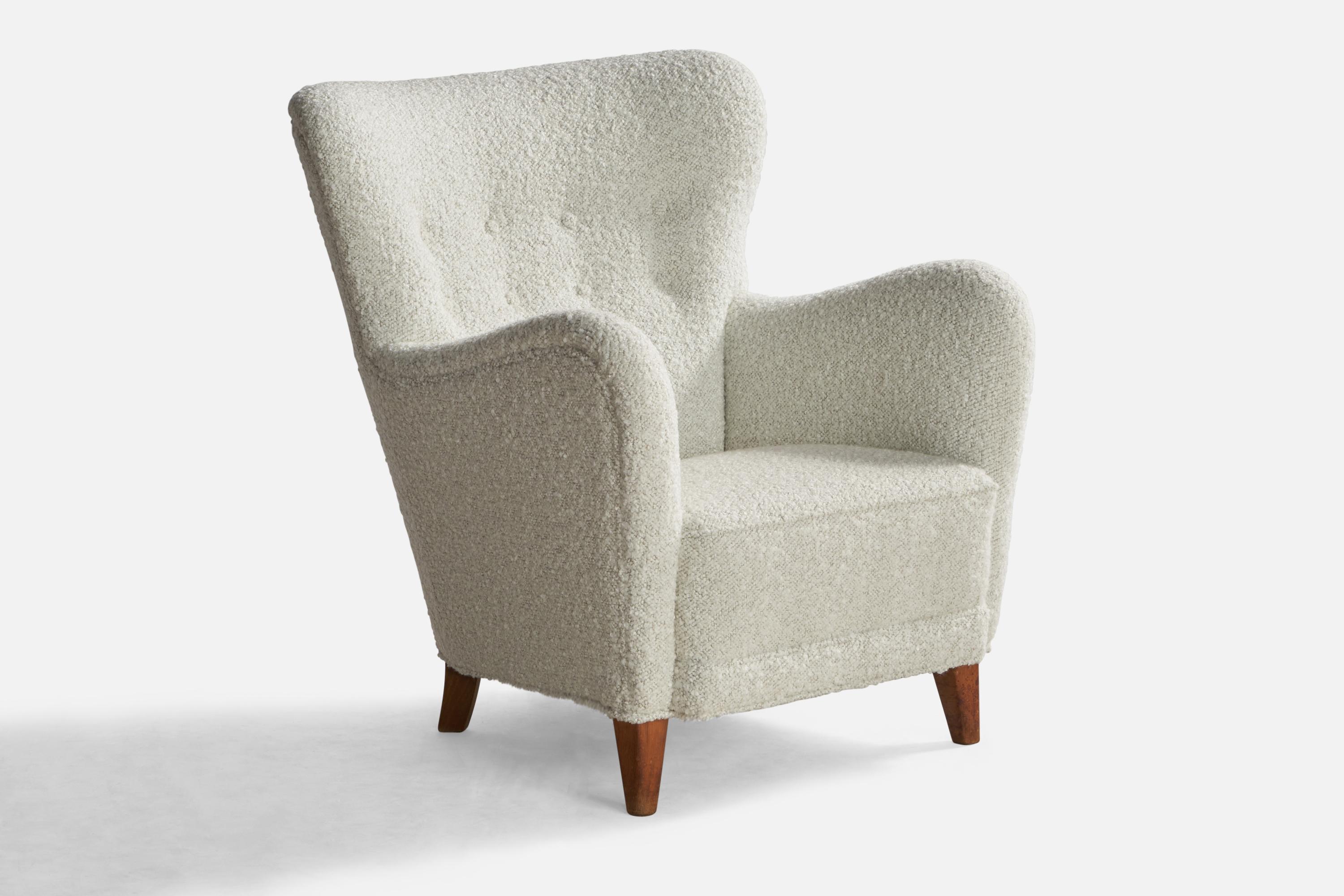 A wood and off-white bouclé fabric lounge chair designed and produced in Denmark, 1940s.

Seat height: 15.7