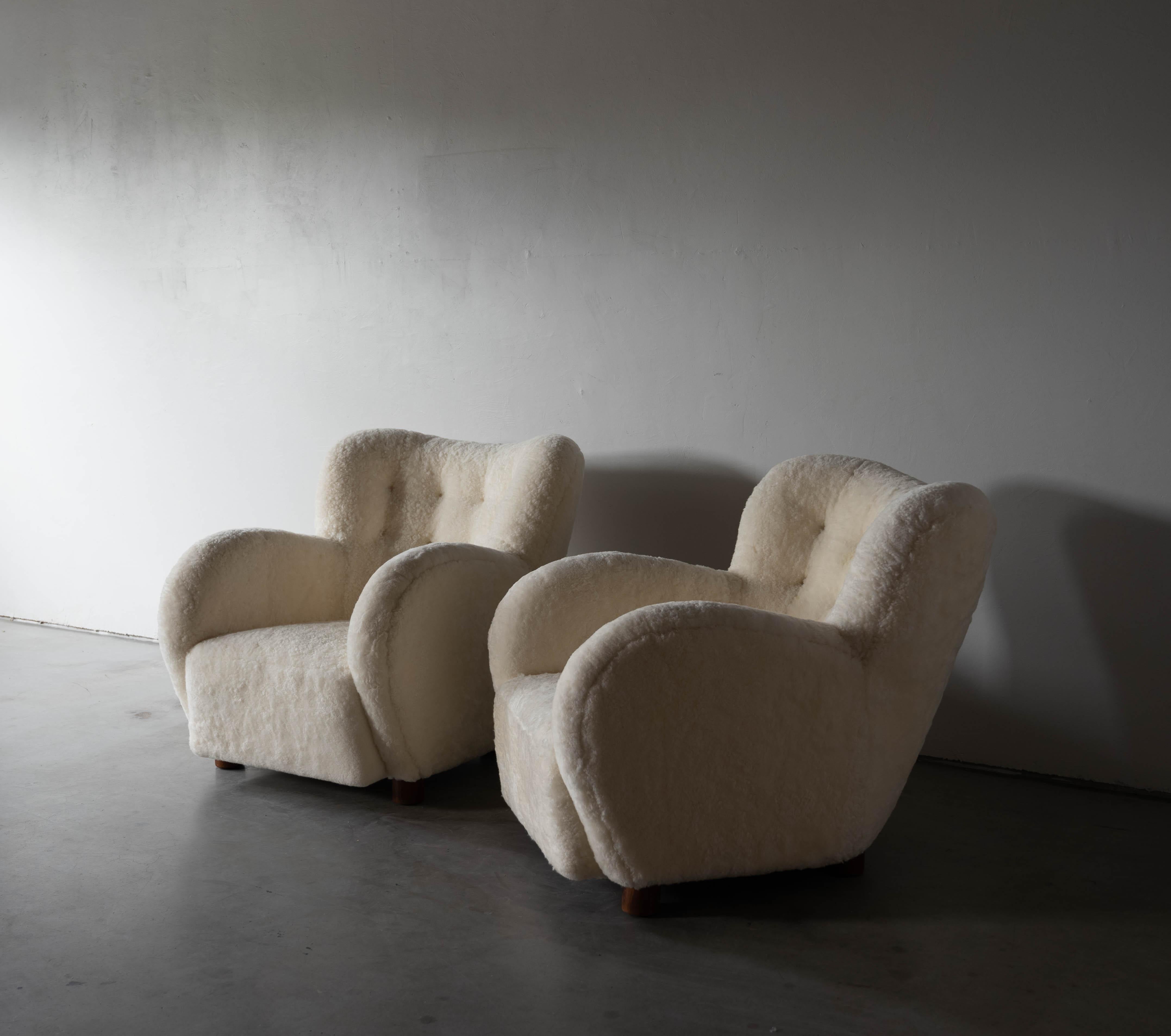 Mid-20th Century Danish Designer, Lounge Chairs, White Shearling, Wood, Denmark, 1940s