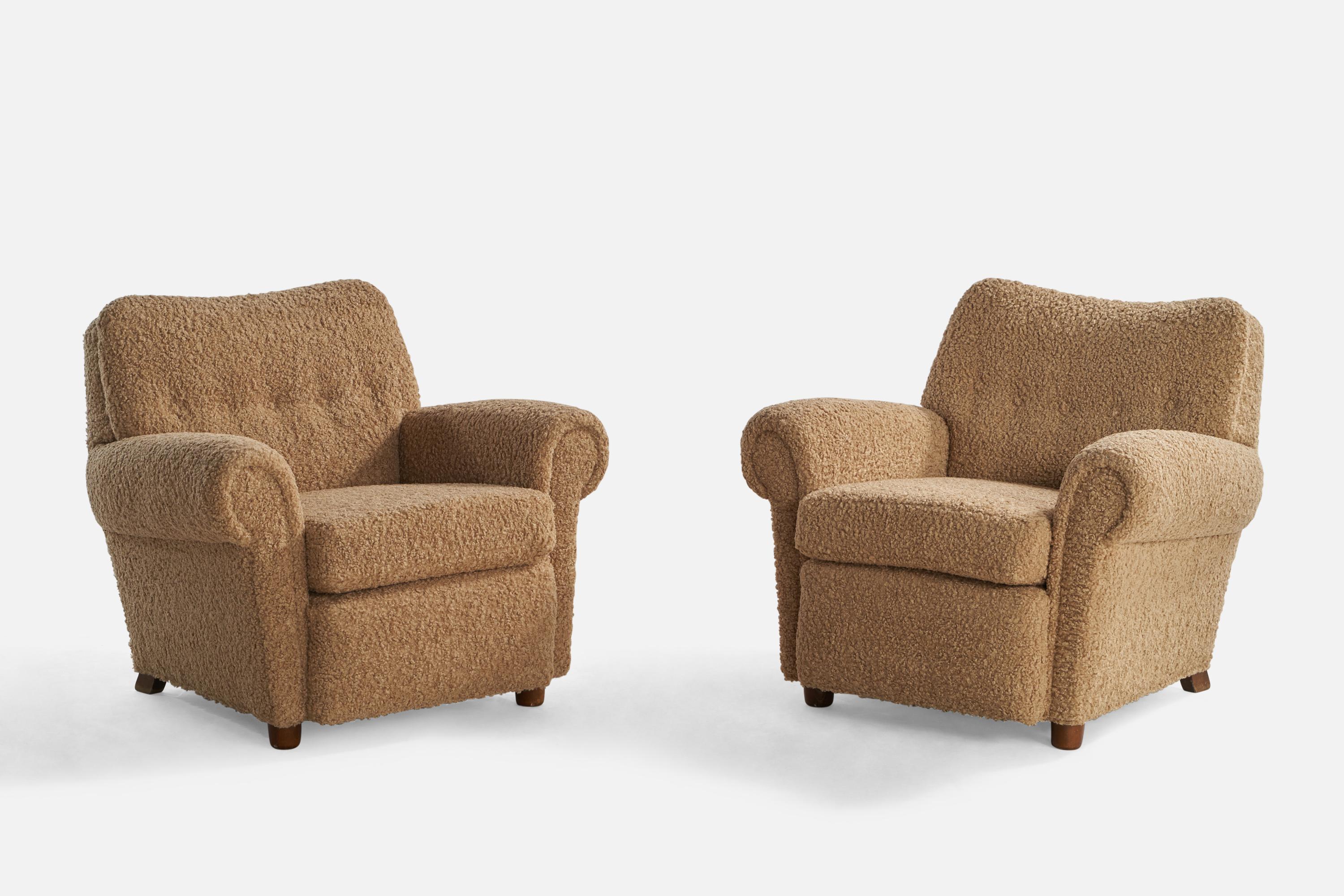 A pair of dark-stained wood and beige brown bouclé fabric lounge chairs designed and produced in Denmark, 1940s.

Seat height: 19