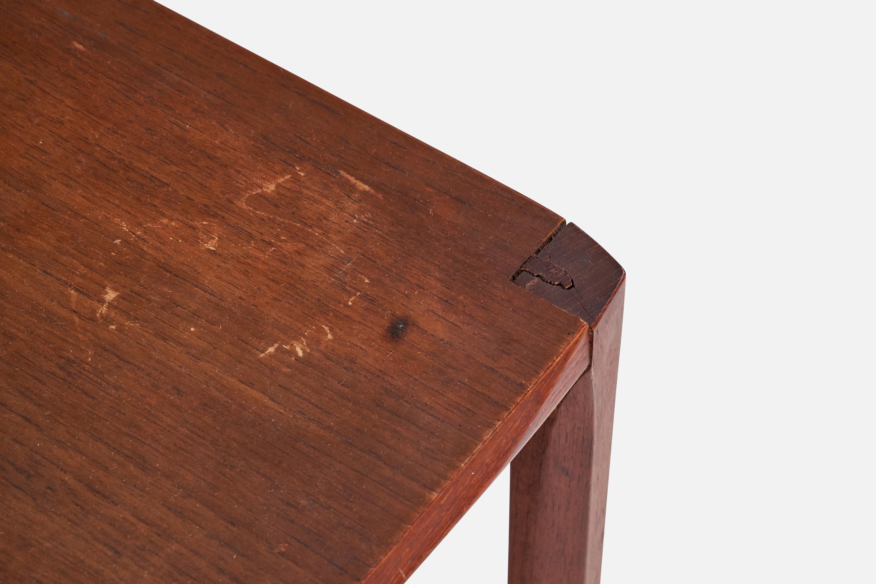 Dänische Designerin, Schachteltische, Teakholz, Dänemark, 1950er Jahre im Zustand „Gut“ im Angebot in High Point, NC