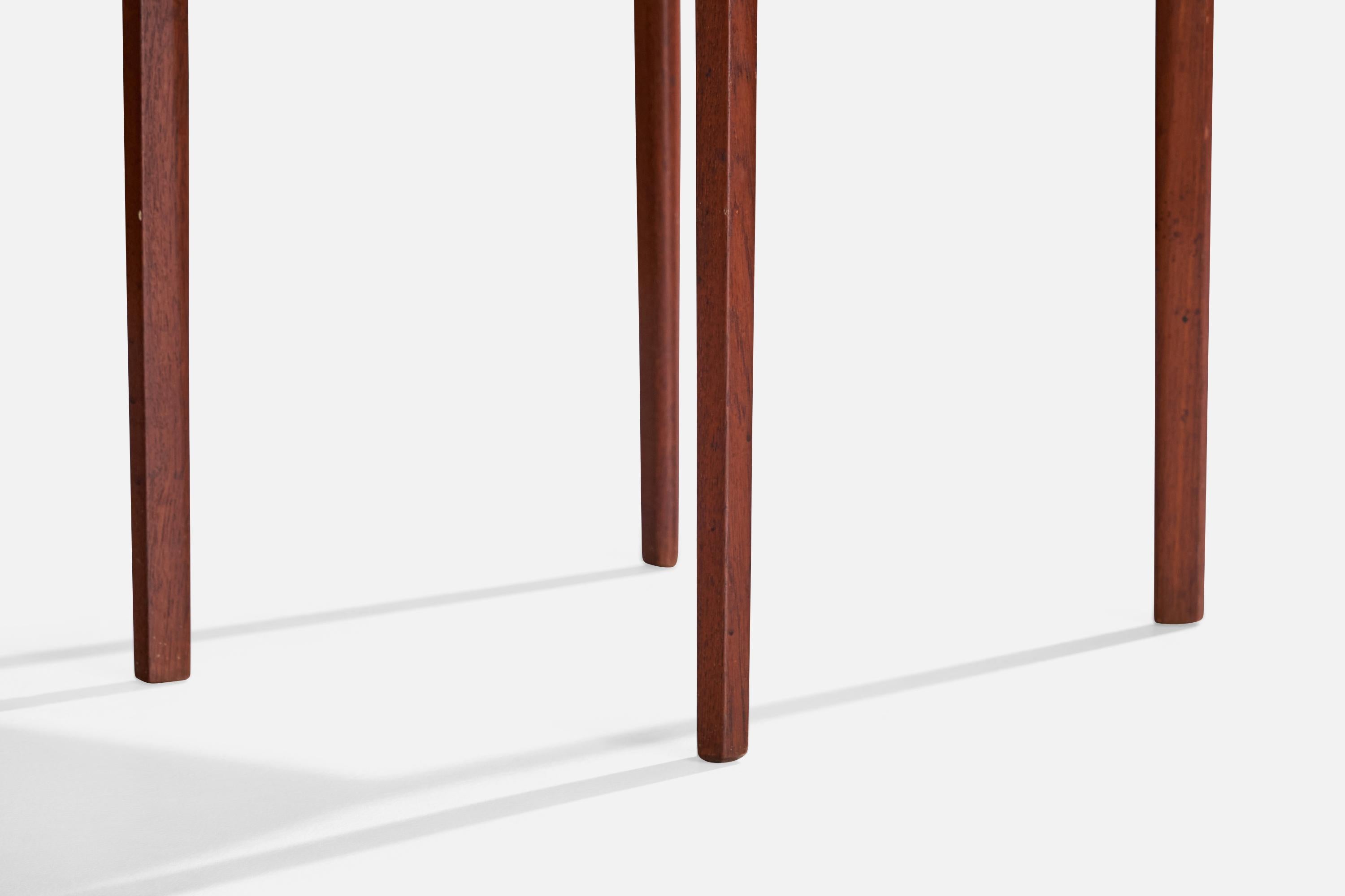 Dänische Designerin, Schachteltische, Teakholz, Dänemark, 1950er Jahre im Angebot 1
