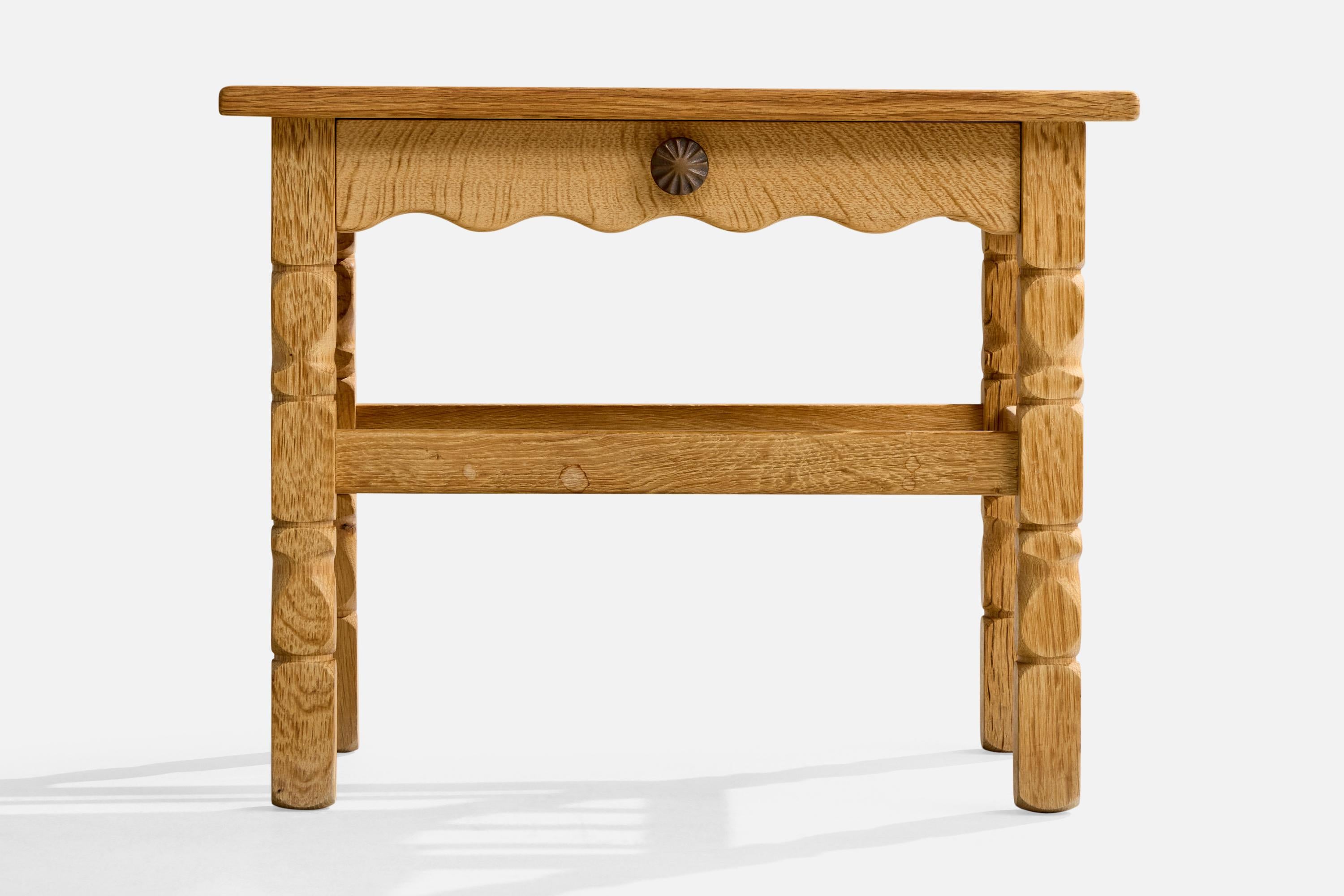 Dänischer Designer, Nachttisch, Eiche, Kupfer, Dänemark, 1960er Jahre im Zustand „Gut“ im Angebot in High Point, NC