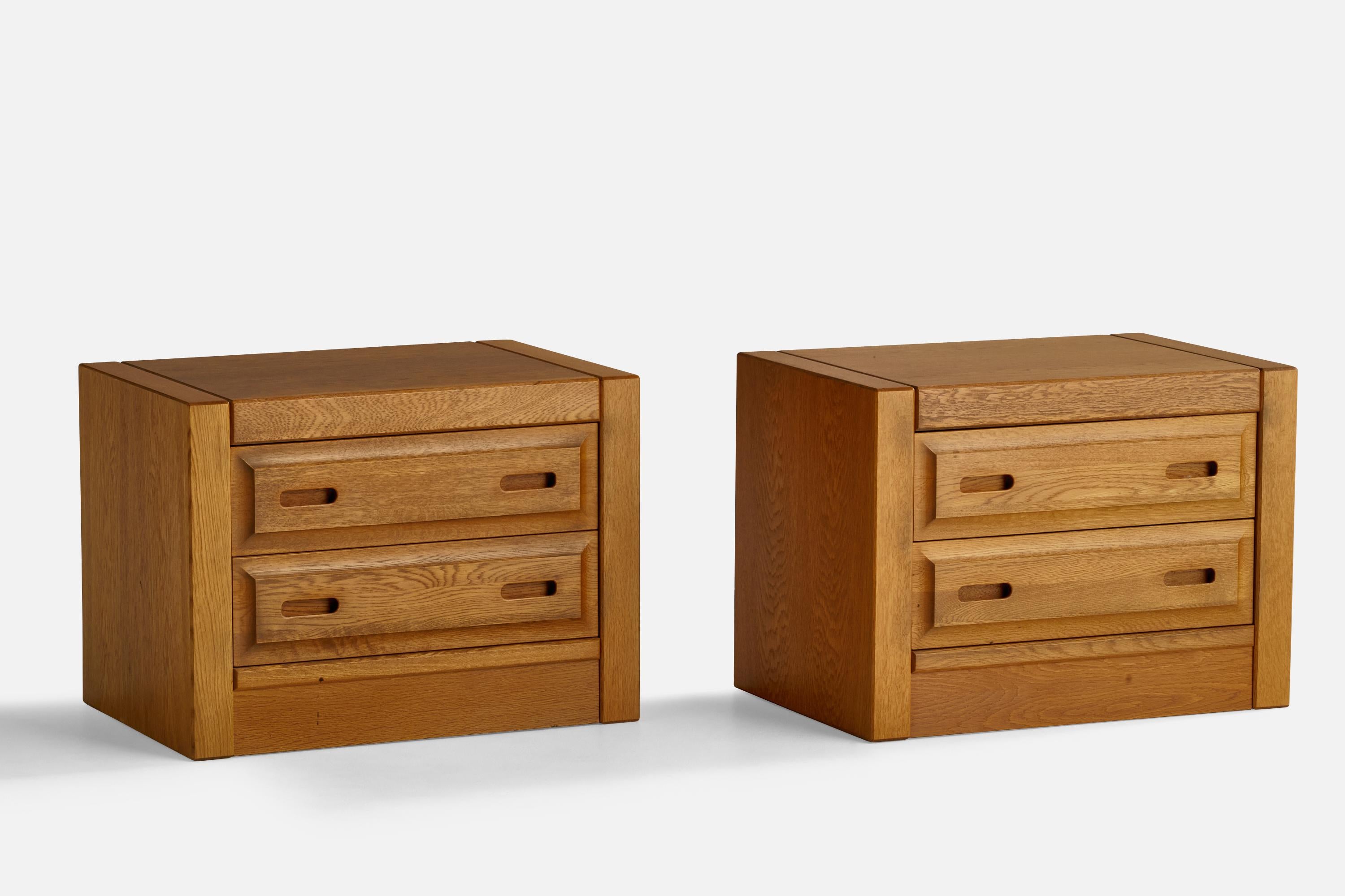 A pair of oak nightstands or bedside cabinets designed and produced in Denmark, 1950s.

Backsides are stamped 