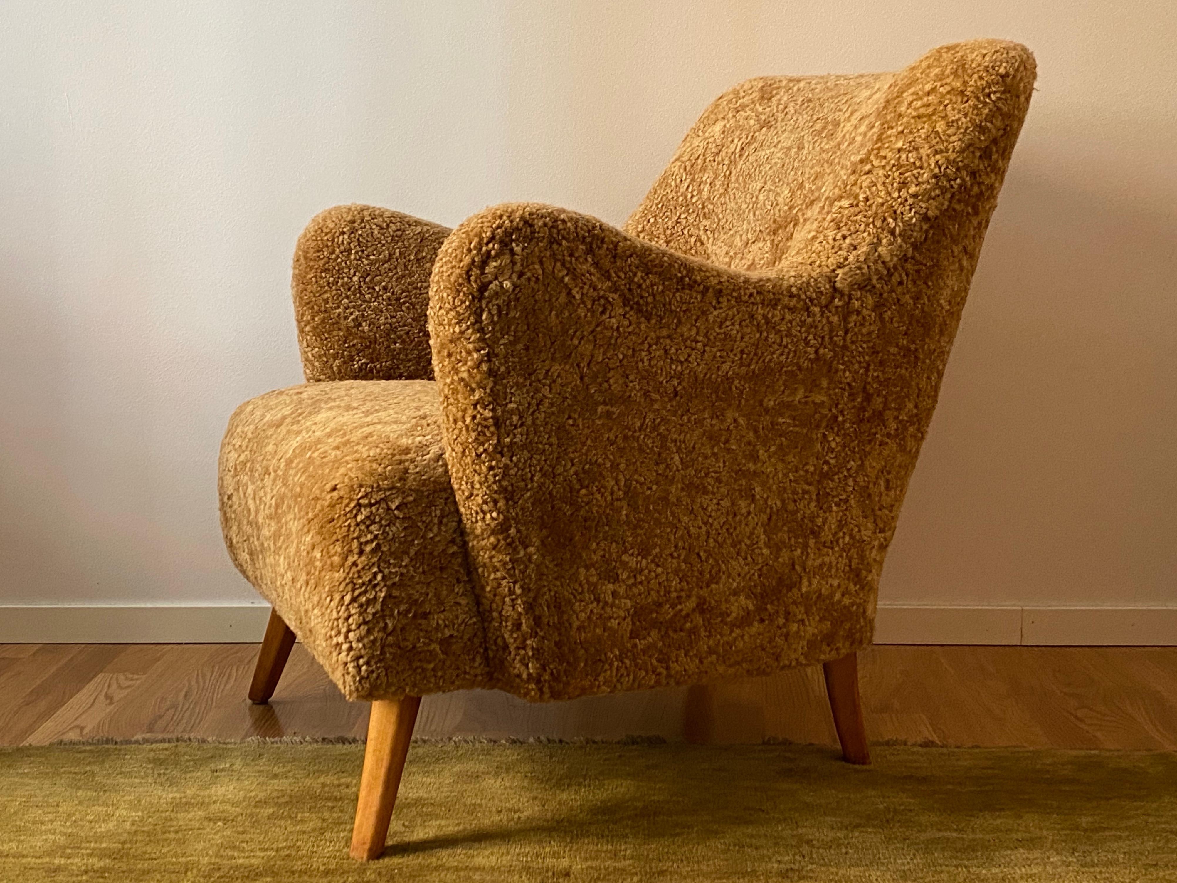 Scandinavian Modern Danish Designer, Organic Lounge Chair, Beige Sheepskin, Beech, Denmark, 1940s