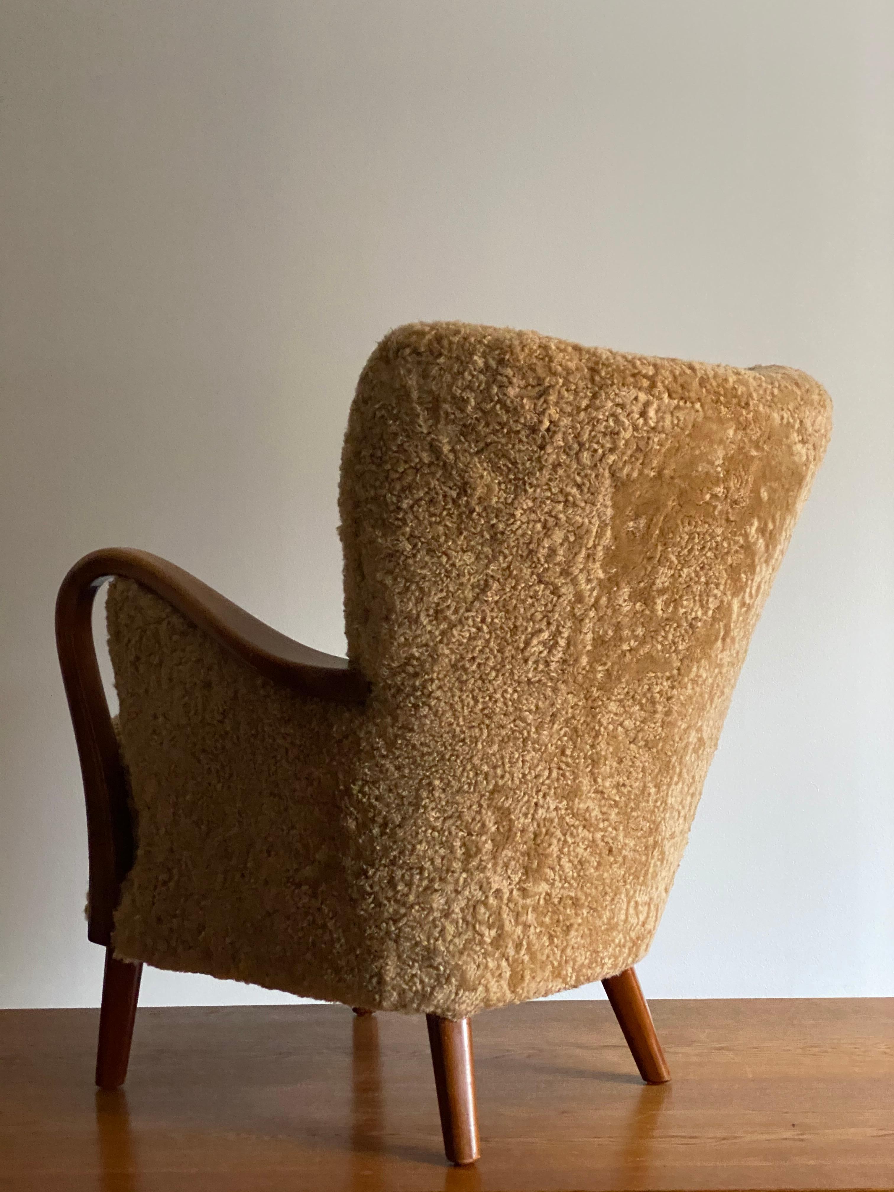 Scandinavian Modern Danish Designer, Organic Lounge Chair, Beige Sheepskin, Beech, Denmark, 1940s