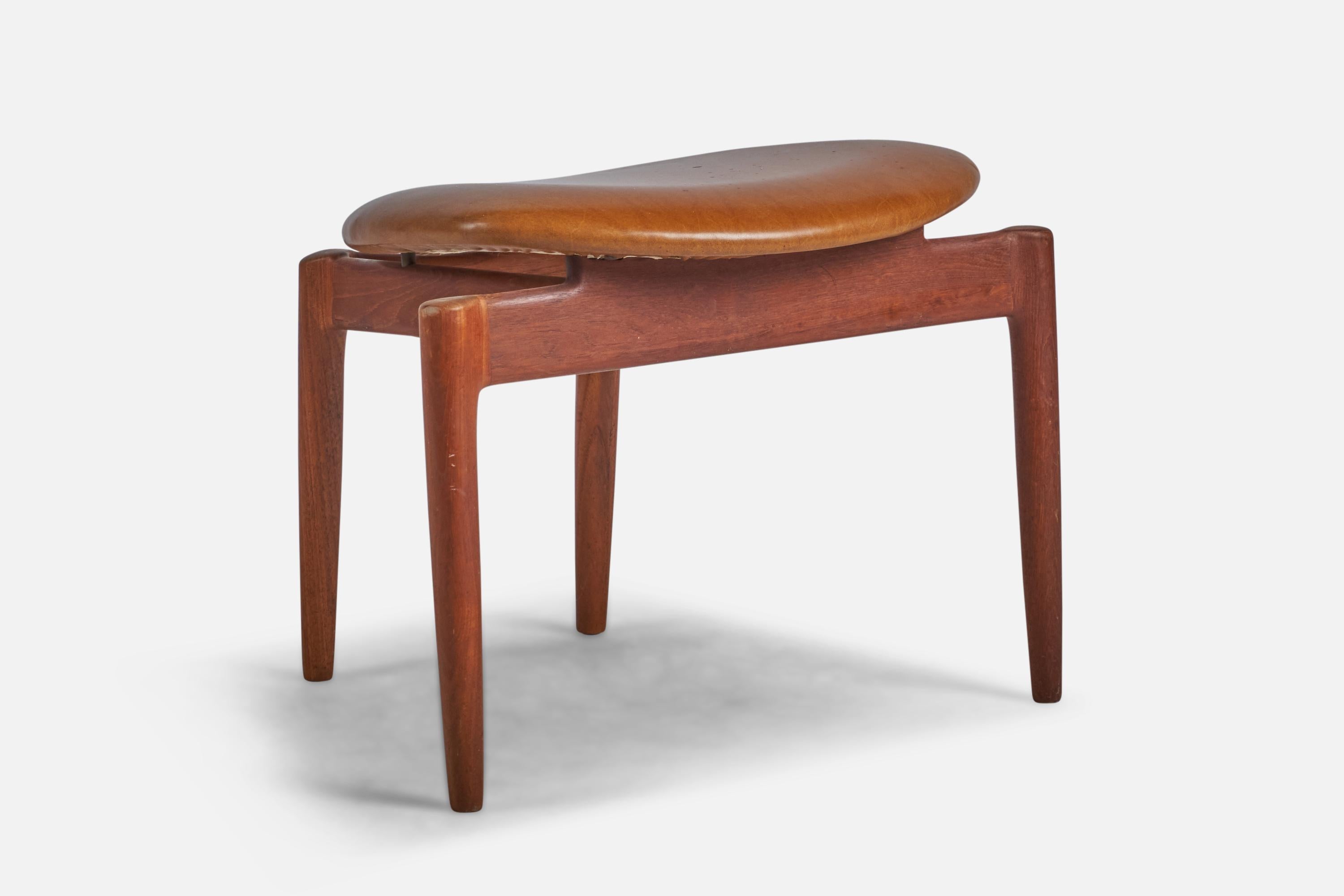 Scandinave moderne Designer danois, pouf, teck, cuir, Danemark, années 1950 en vente